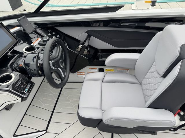 2025 Yamaha Boats 255XD - 25
