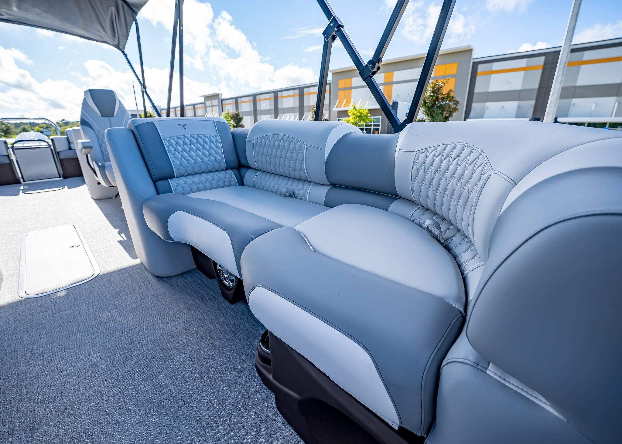 2025 Tahoe Pontoon Cascade 25 Quad Lounge - 10