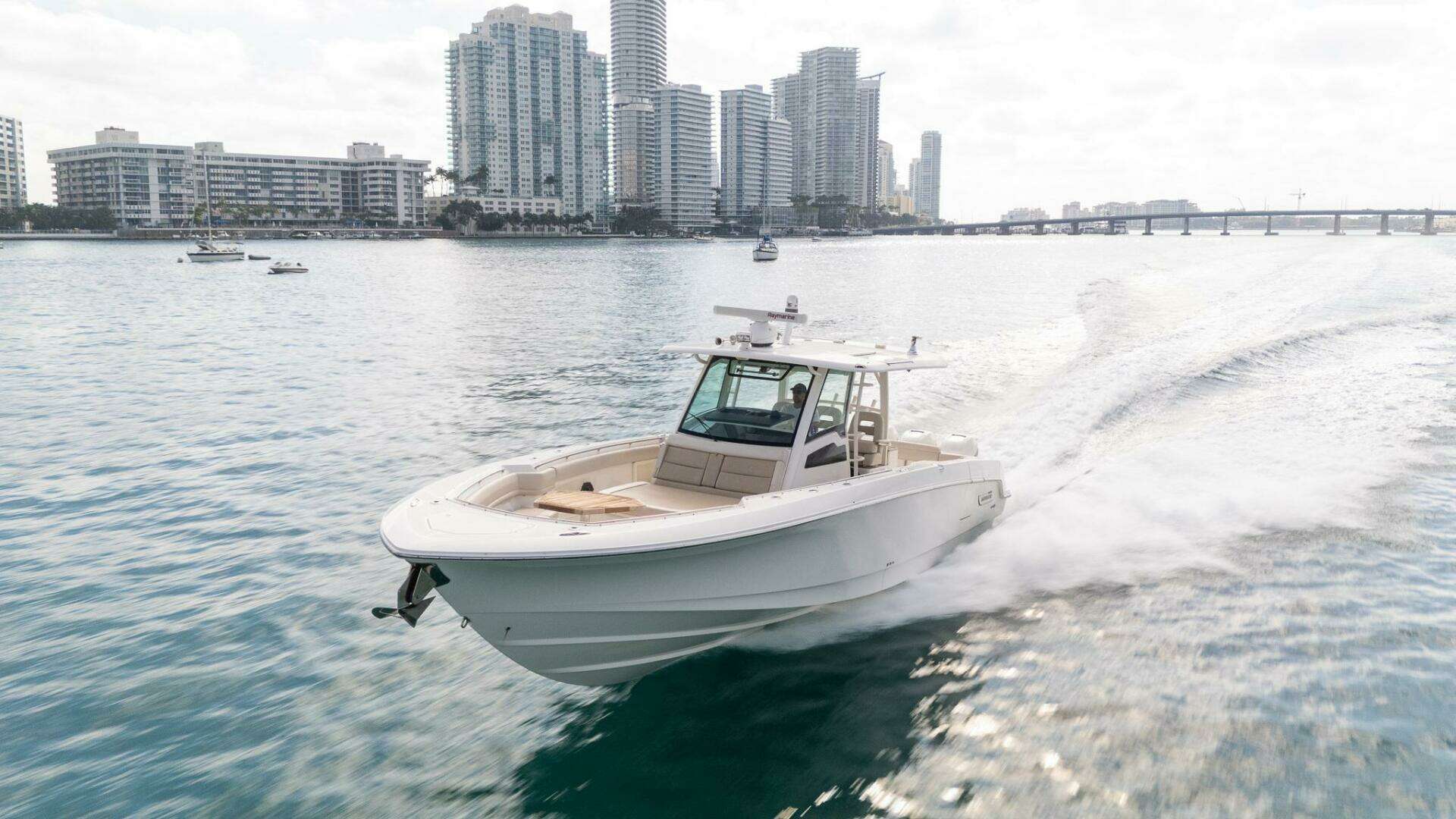 2020 Boston Whaler 380 Outrage Center Console - Image 9
