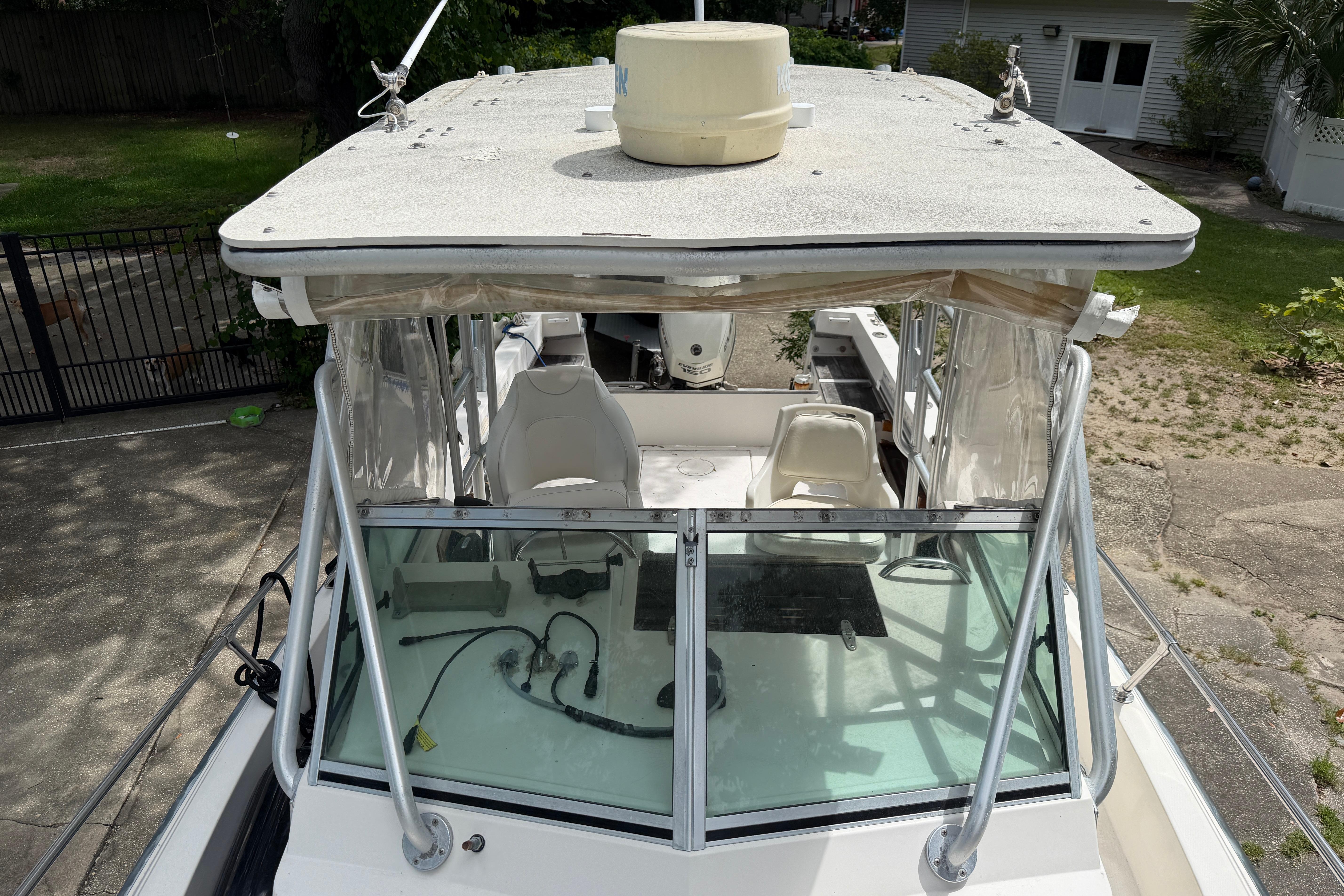 1987 Grady-White Seafarer 226 boat with a covered cockpit and seating area.