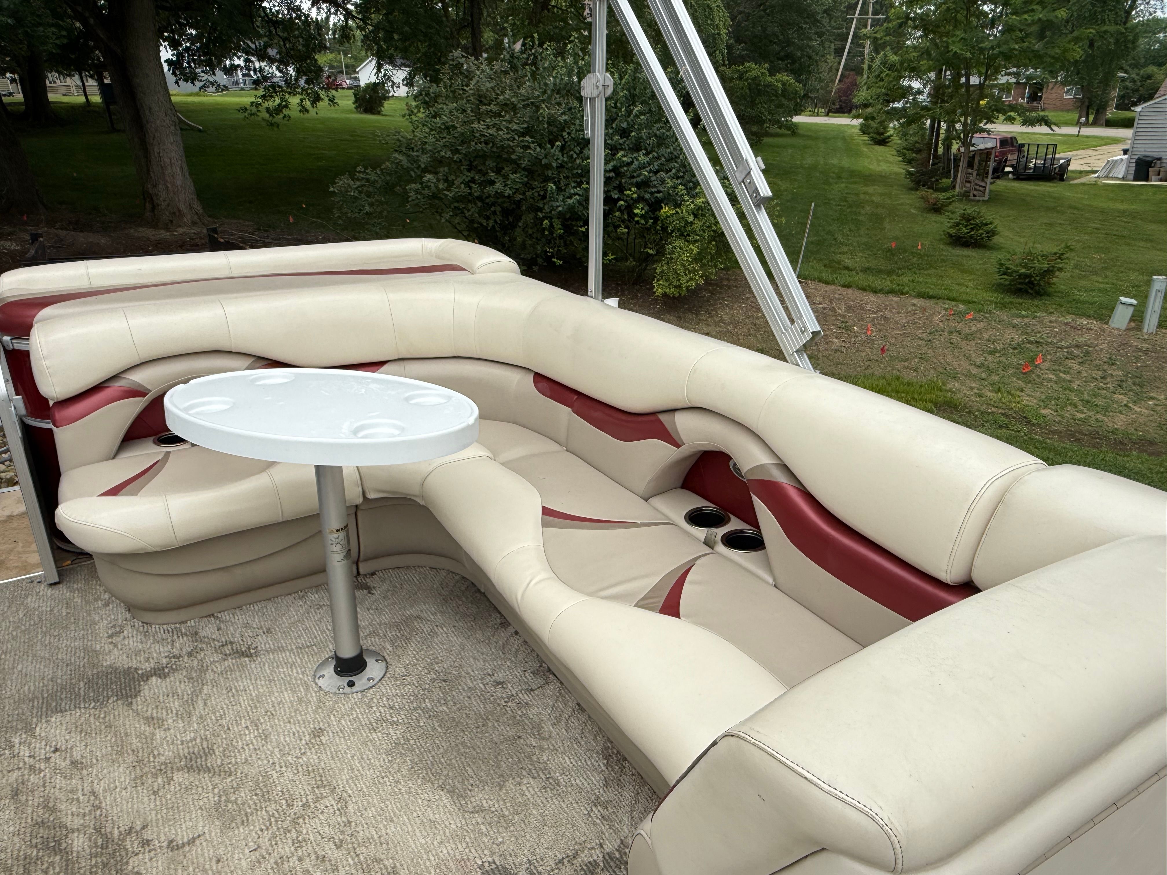 2011 Sylvan 8520 Mirage Cruise - 9
