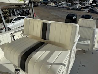 2004 Intrepid 348 - 9