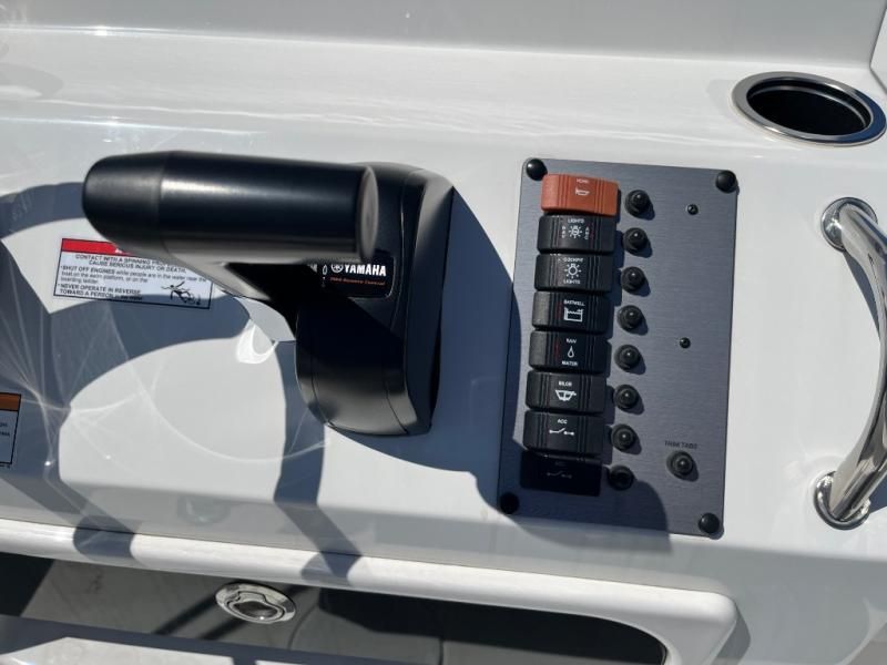2025 Parker 18SE Center Console - 10