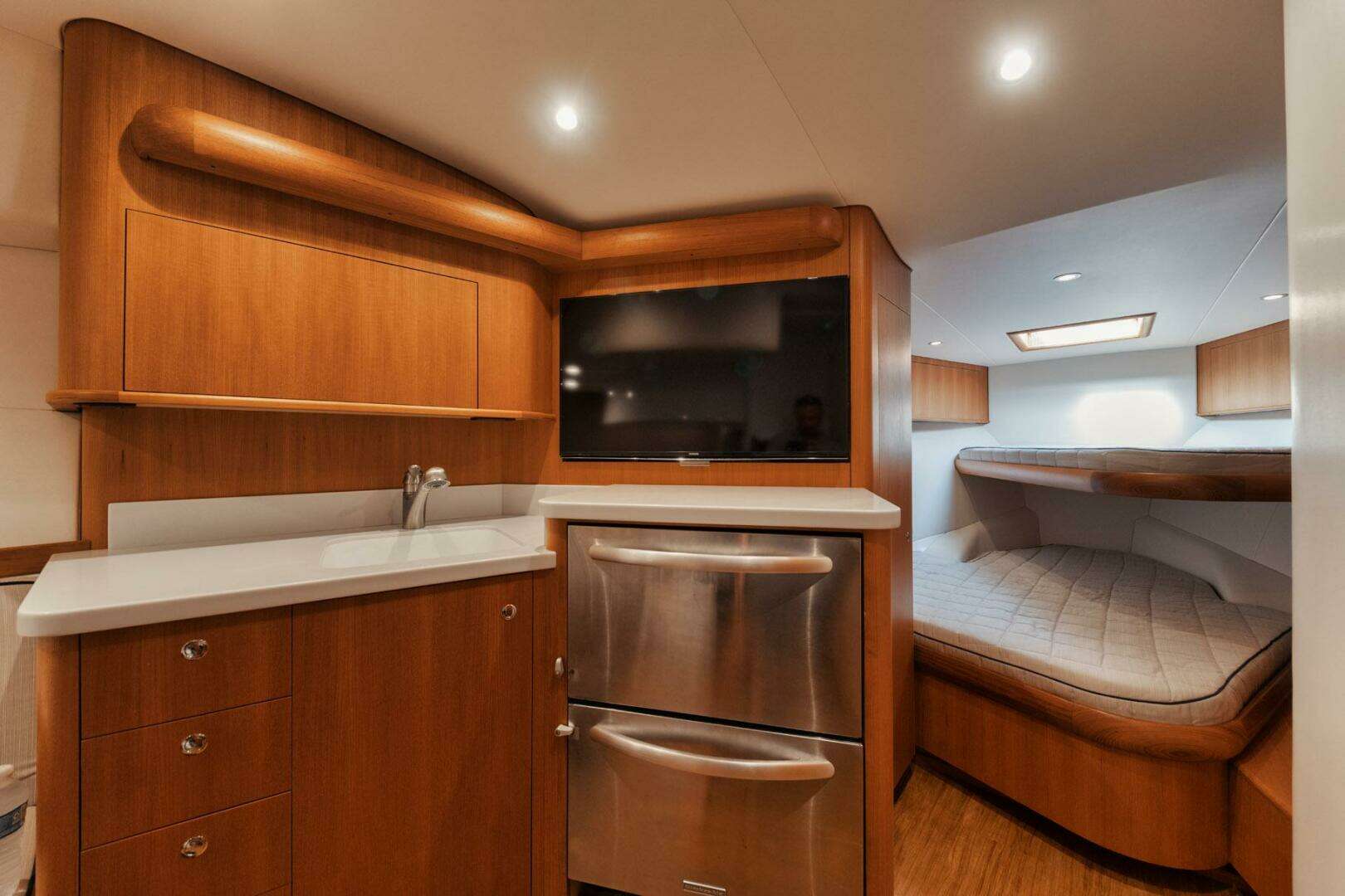 2016 F&S 40 Open Express - Image 6