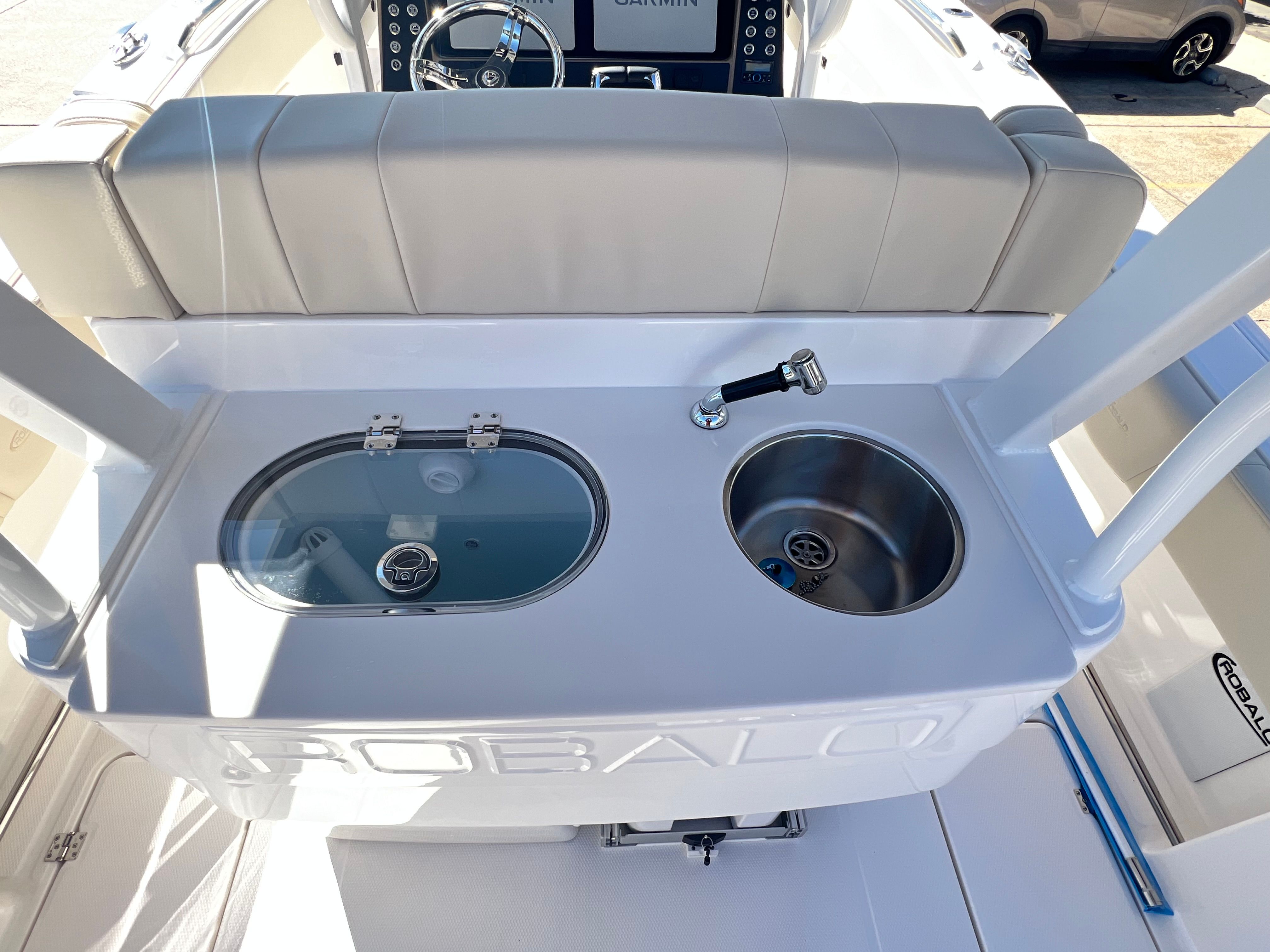 2026 Robalo R270 Center Console - 10