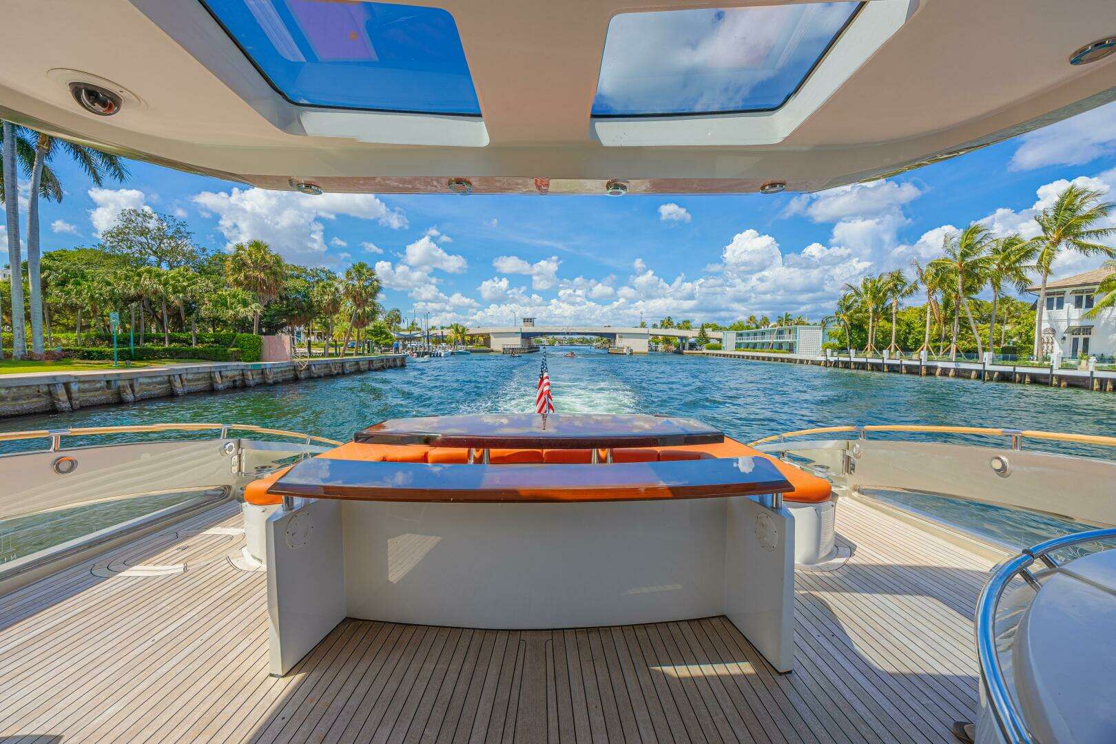 2010 Lazzara Yachts LSX 92 - Image 18