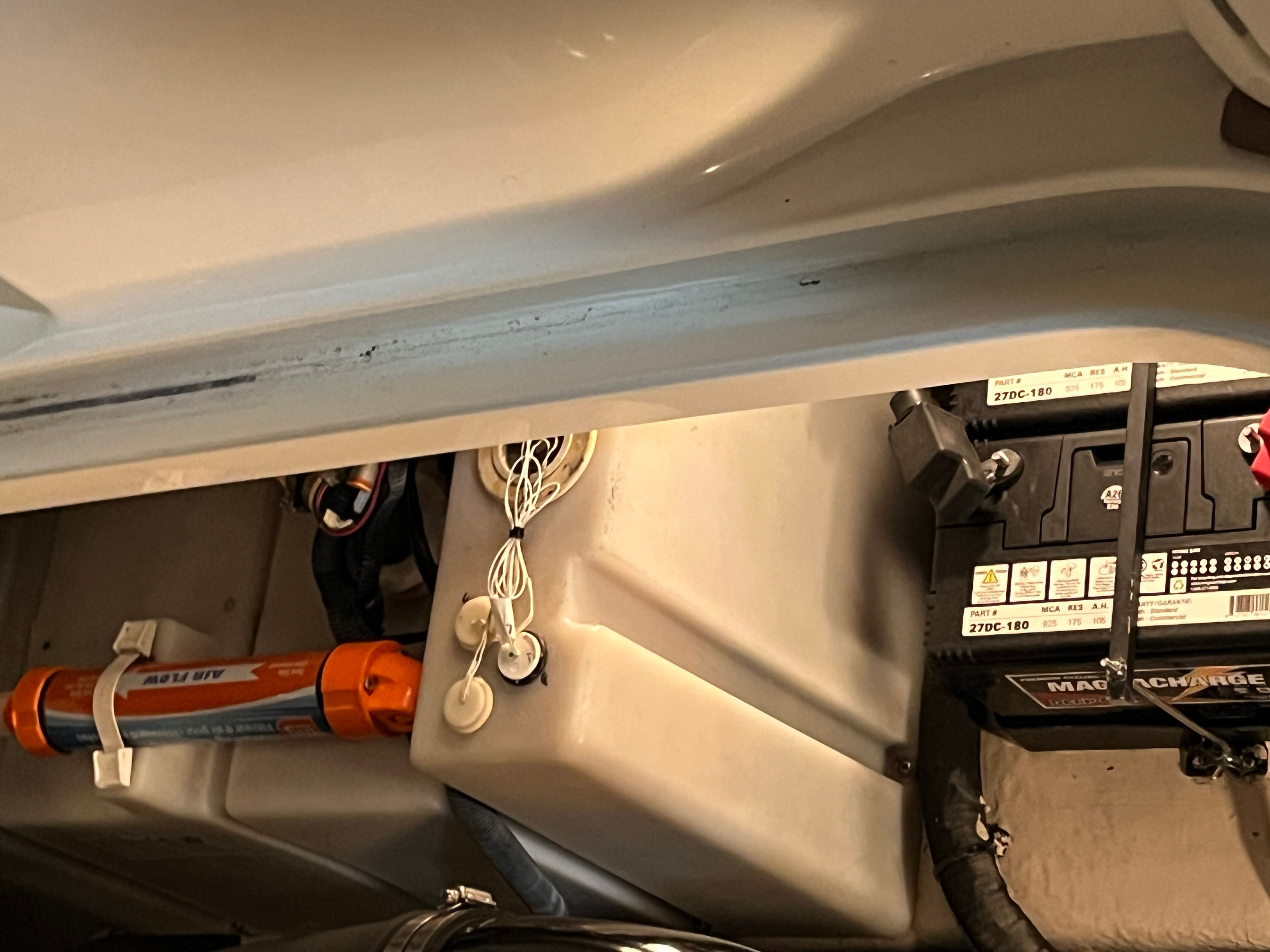 Battery and equipment in the engine compartment of a 2005 Sea Ray Sundancer.