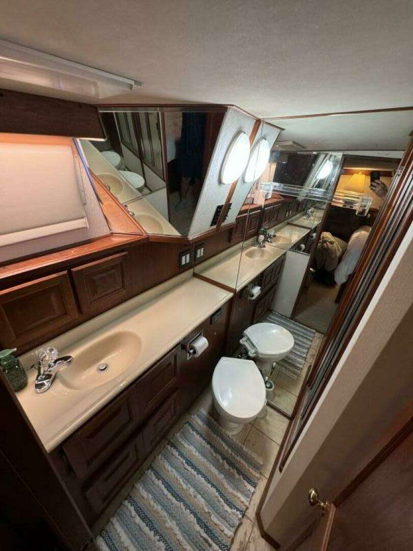 1987 Viking 48 Motor Yacht - Image 56