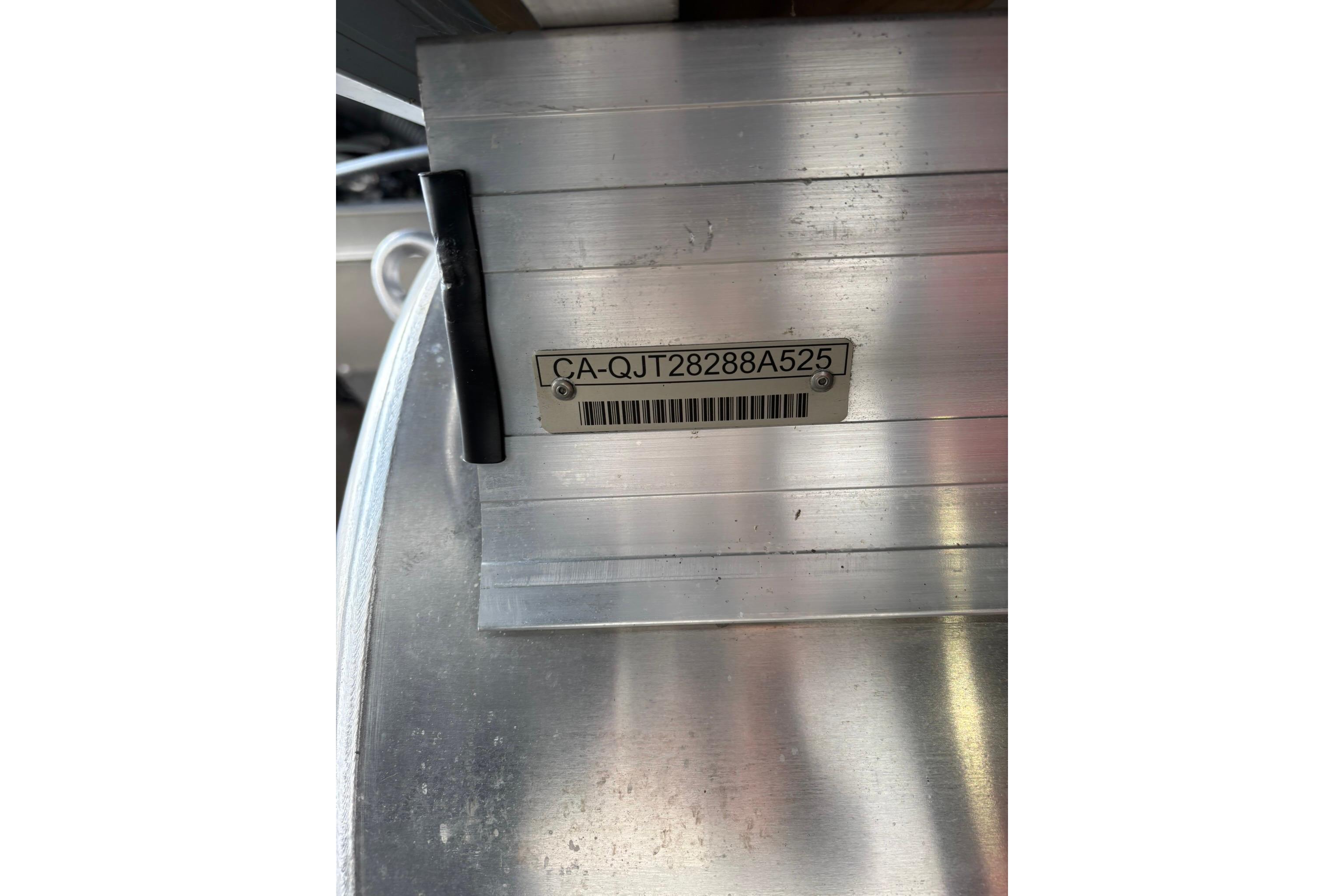 2025 Princecraft Vectra 21 RL boat identification plate with serial number.
