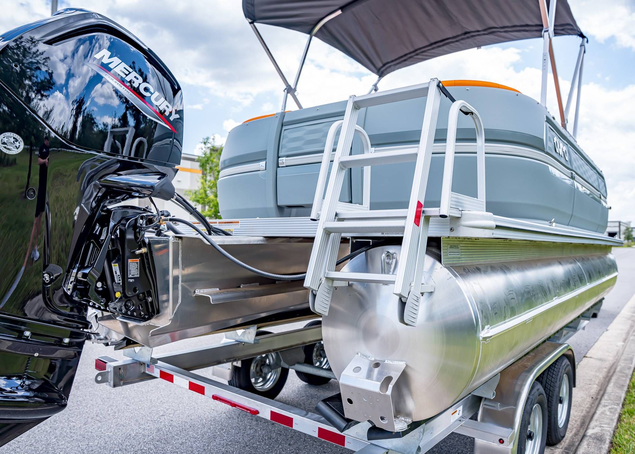 2025 Tahoe Pontoon Aura Quad Lounge - 5