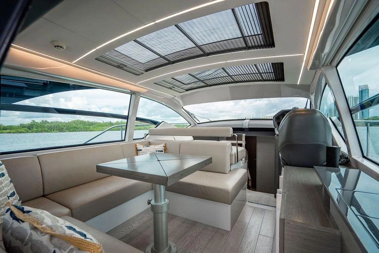 2018 Pershing 5x - Image 12