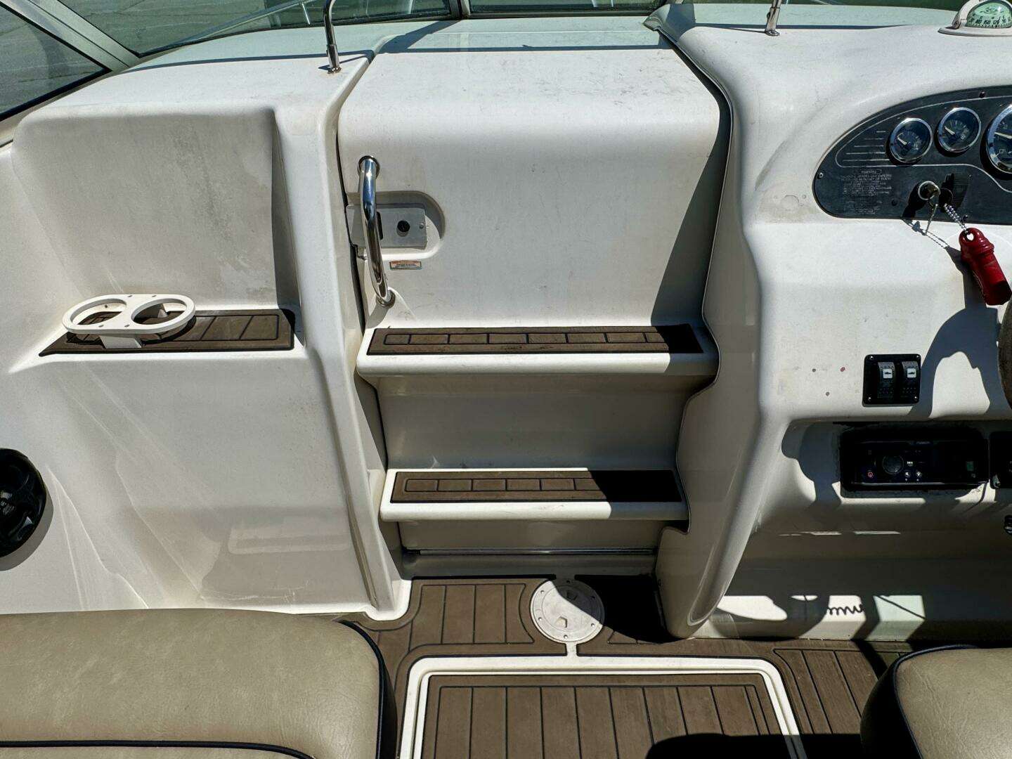 1999 Sea Ray 215 Express Cruiser - Image 37