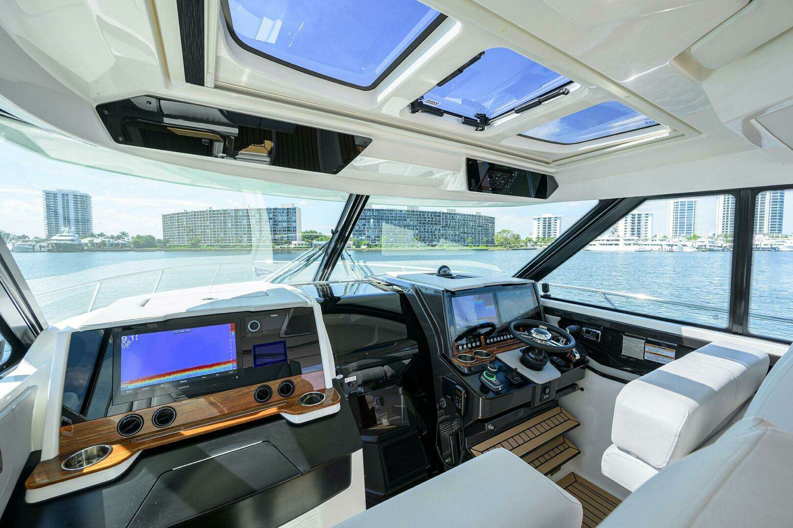 2022 Tiara Yachts 43 LE - Image 15