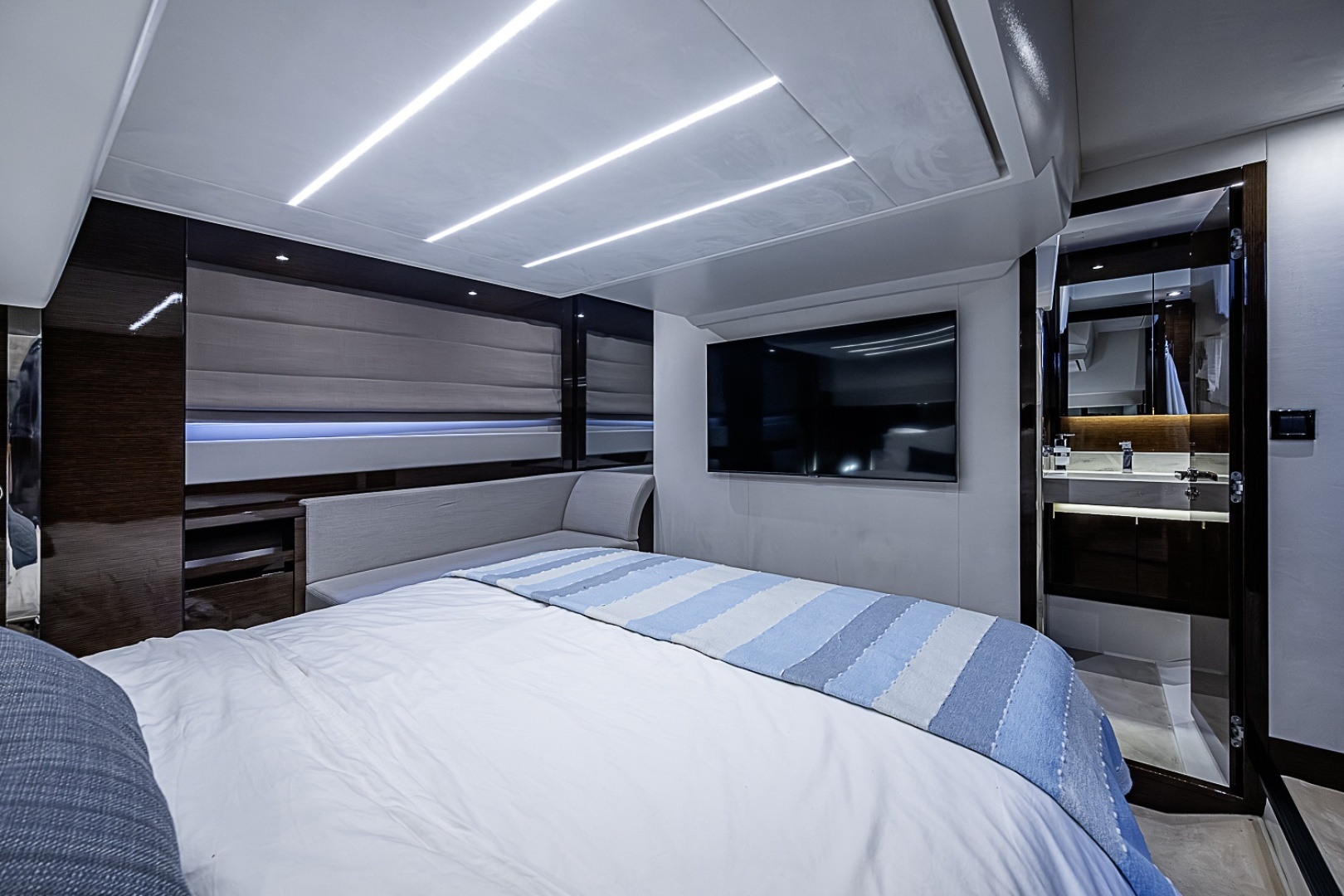 2021 Prestige 520 - Image 35