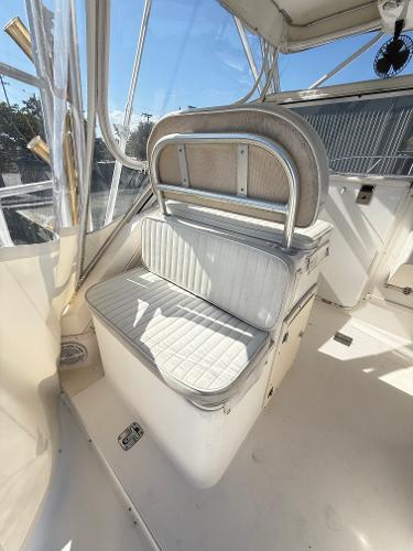 2001 Albemarle 280 Express Sport Fisherman boat interior with cushioned seating and clear windows.