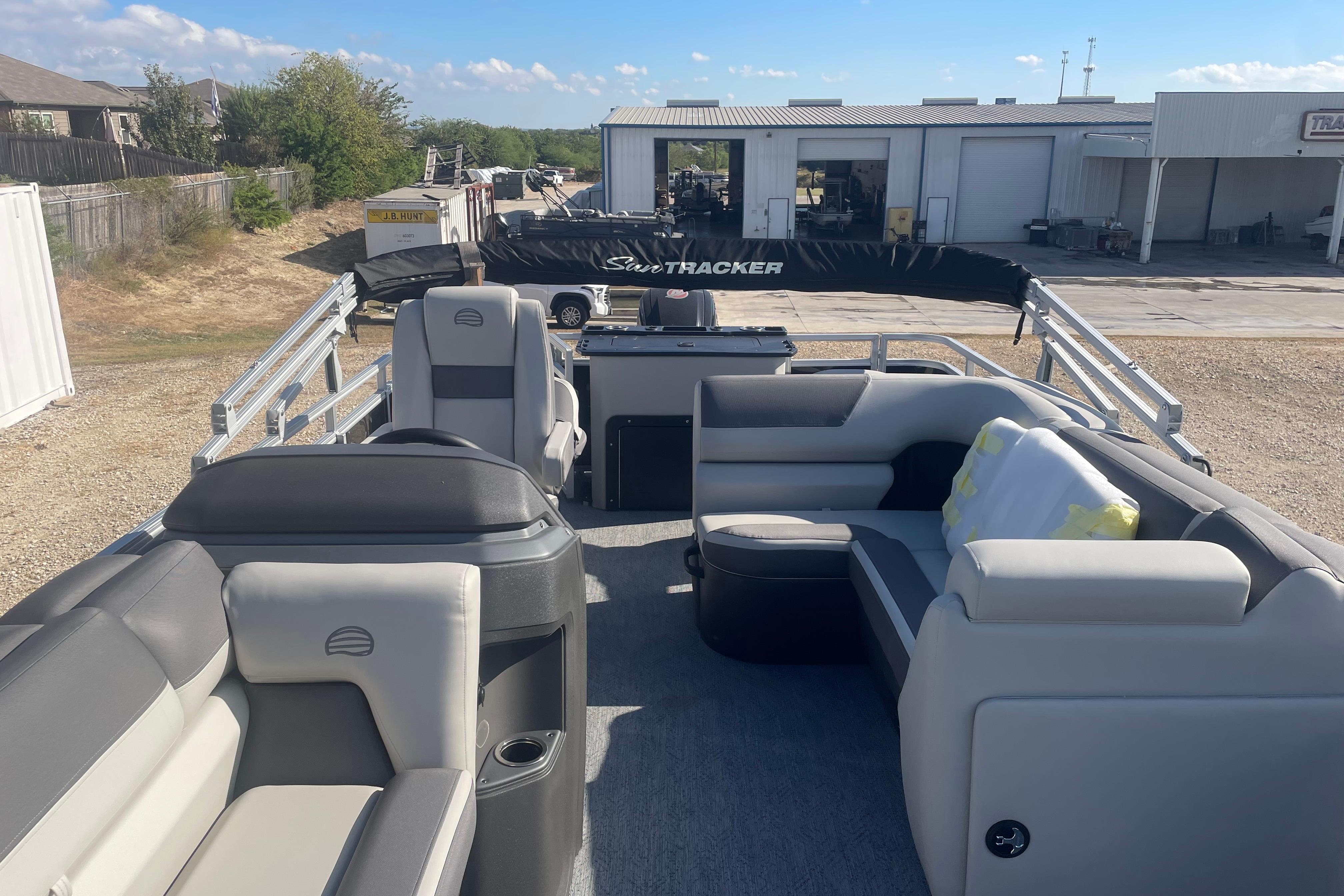 2026 Sun Tracker Fishin' Barge 20 DLX pontoon boat with spacious seating and modern design.