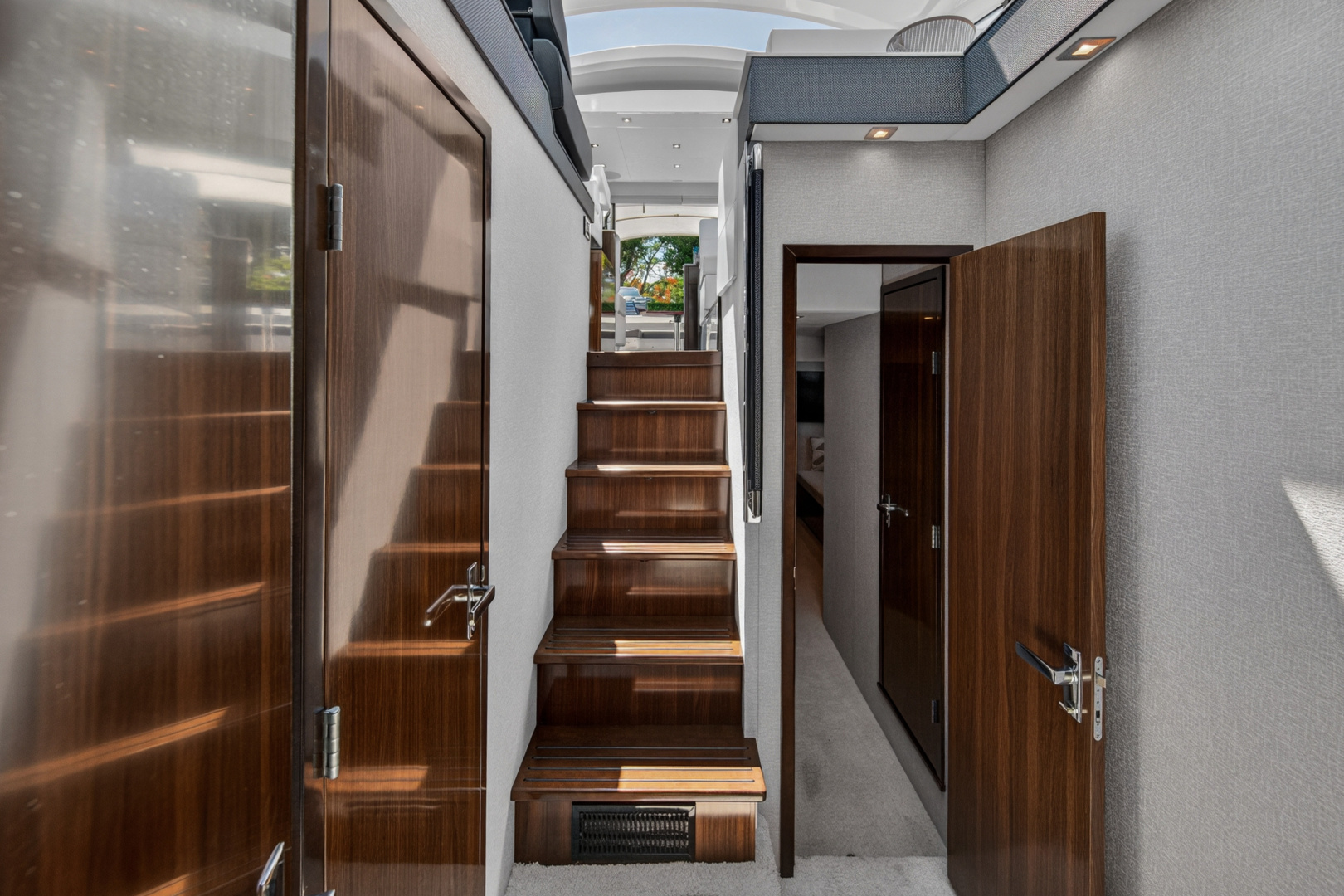 2023 Cruisers Yachts 50 CANTIUS - Image 79