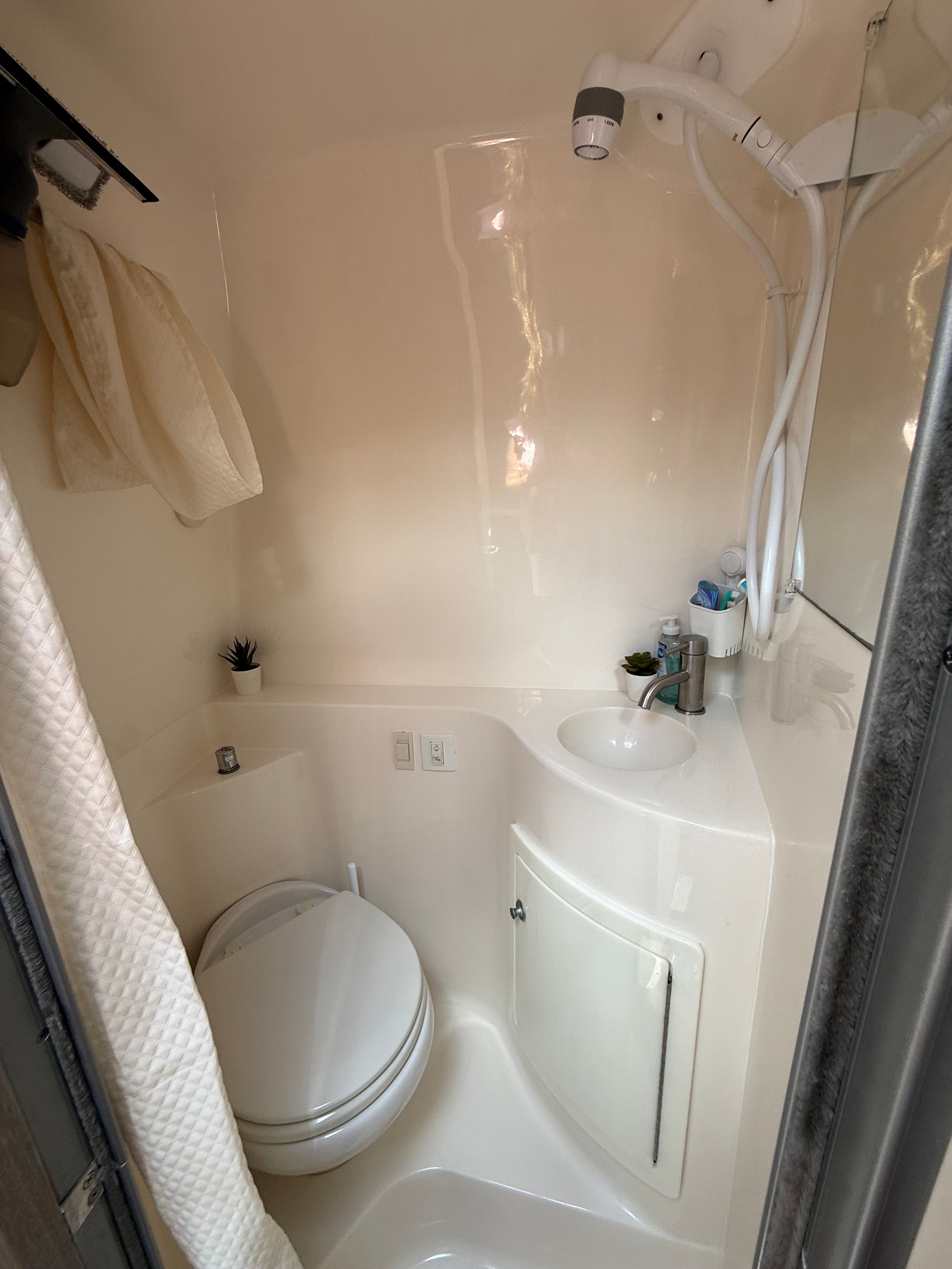 2020 Regal 26 XO - 8
