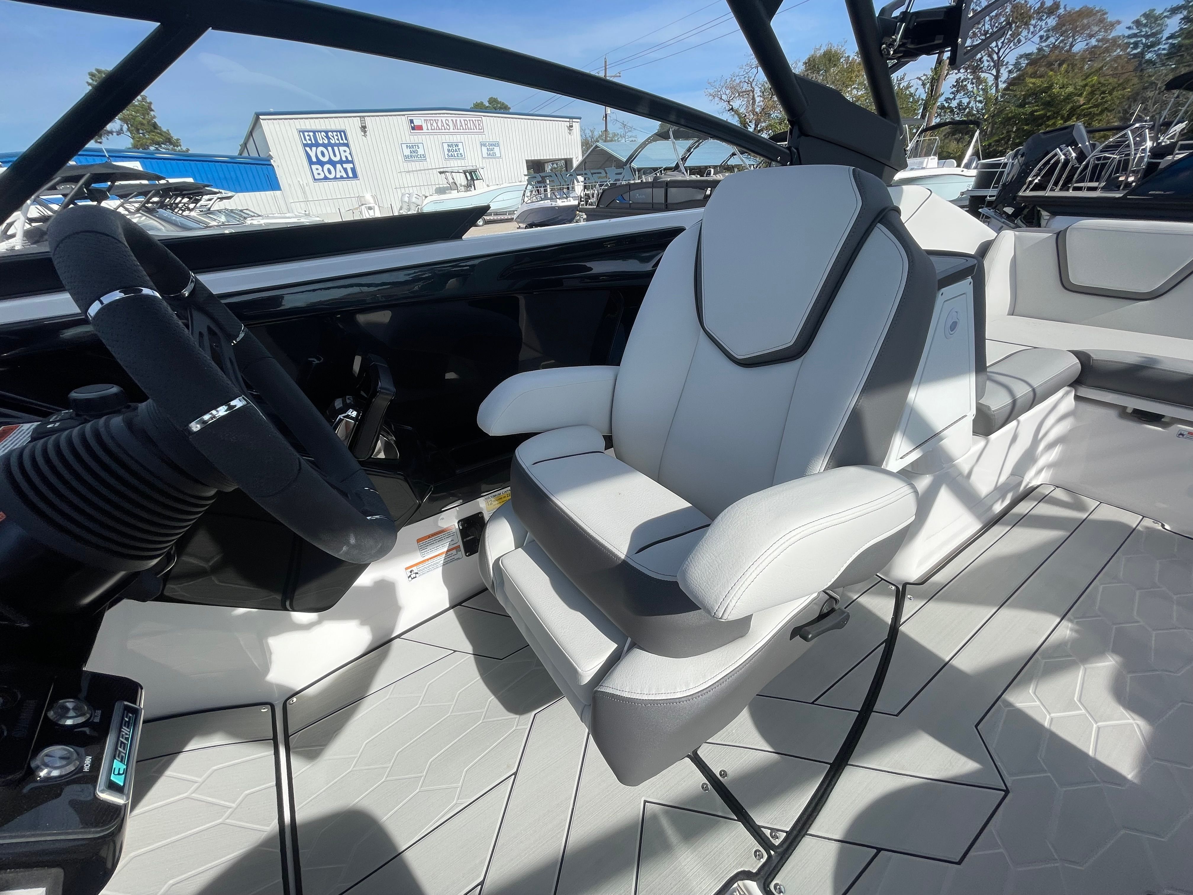2025 YAMAHA 252 XE - Image 19