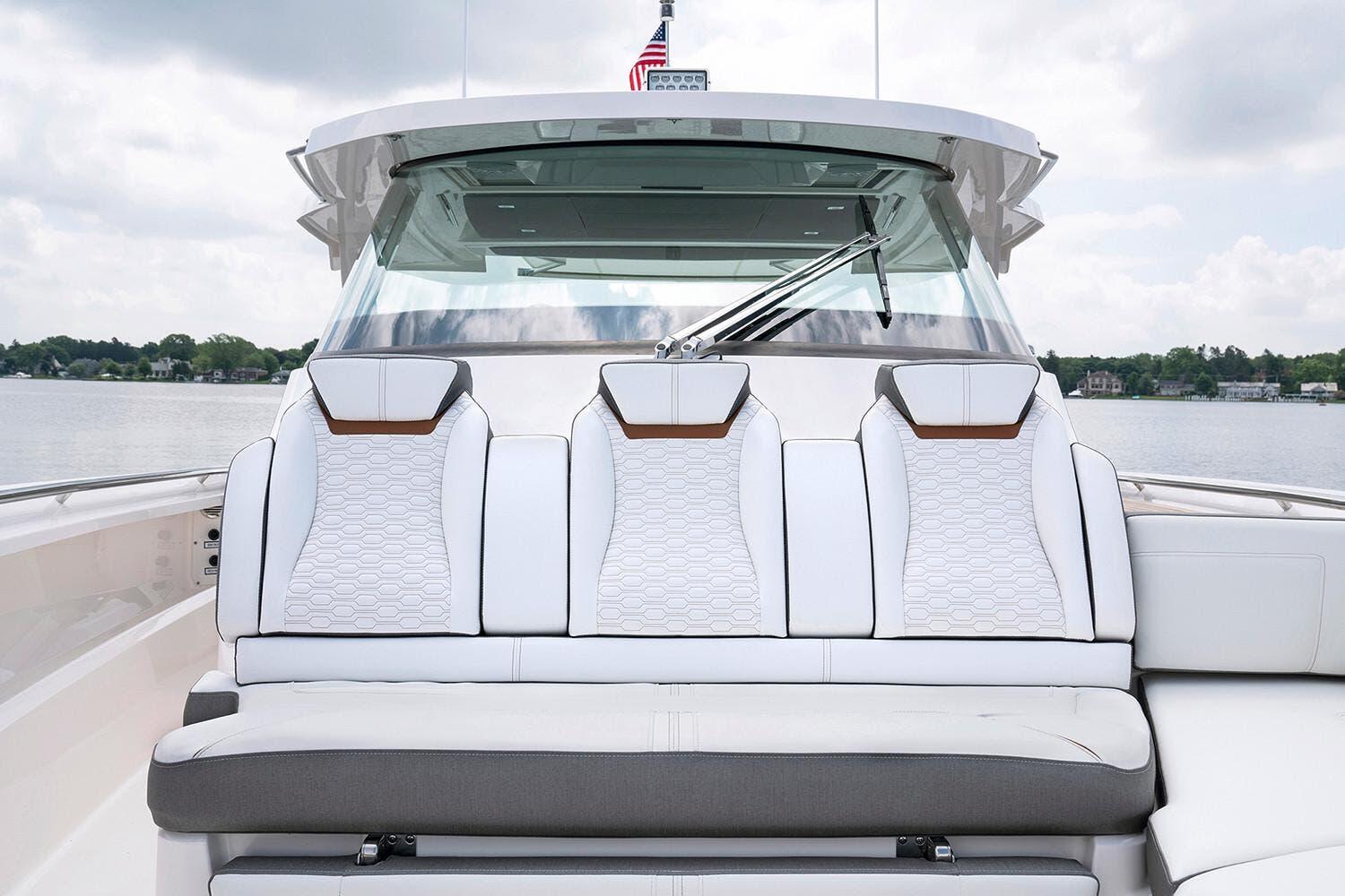 2026 Tiara Yachts 43LS - 10
