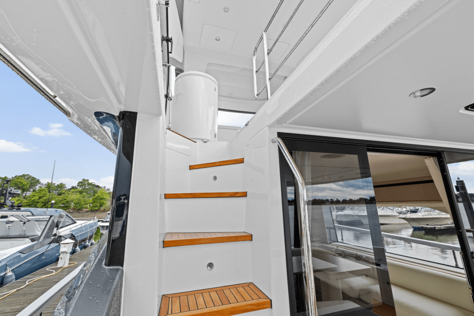 2026 Azimut Fly 68 - Image 43