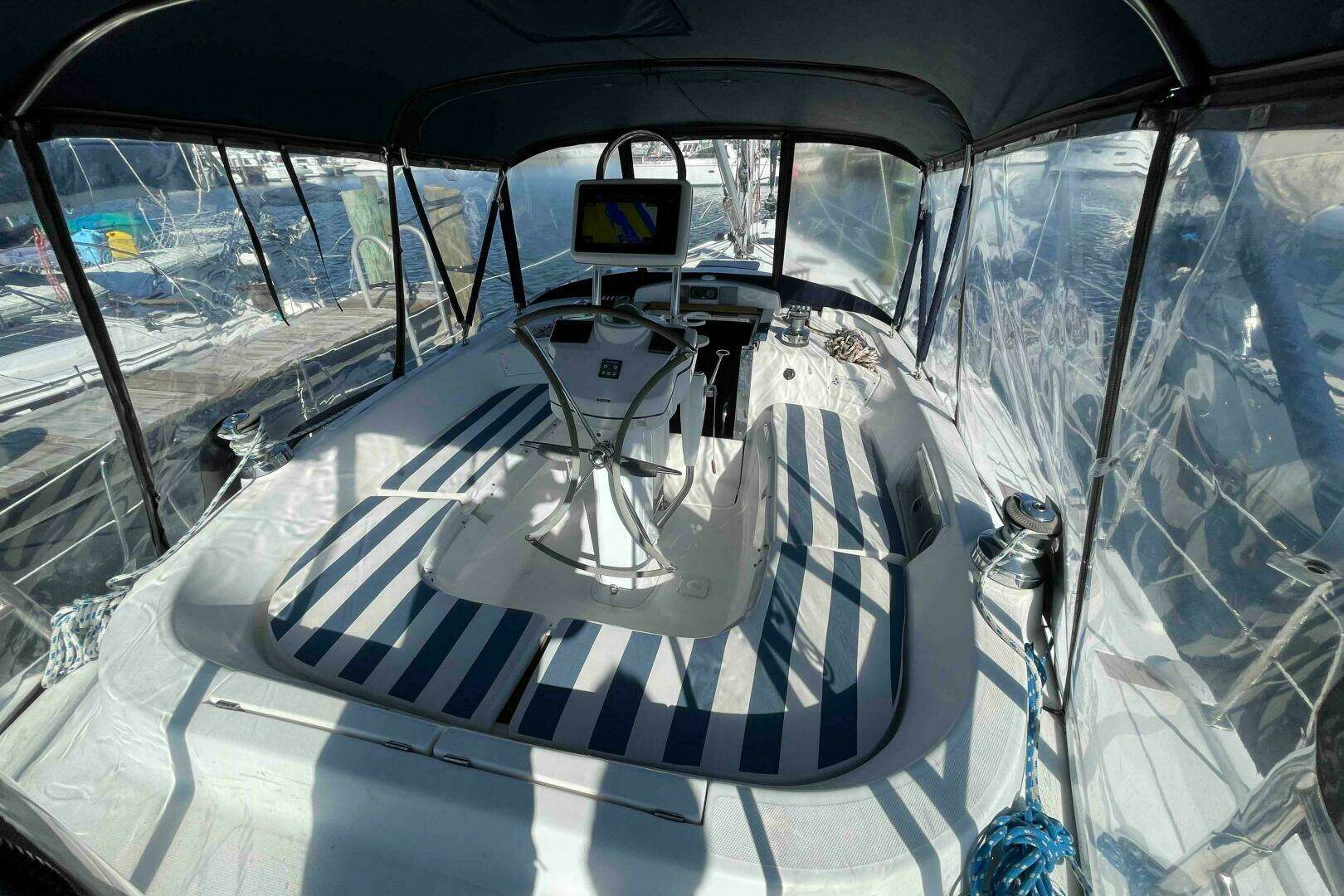 2010 Hunter 45 Center Cockpit - Image 10