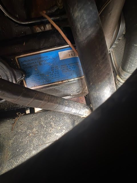A data plate showing technical details of a 1986 Marinette Express boat.