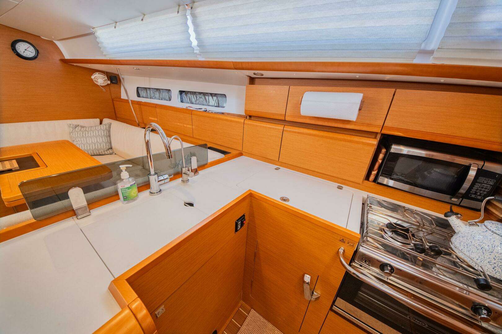 2016 Jeanneau 439 - Image 35