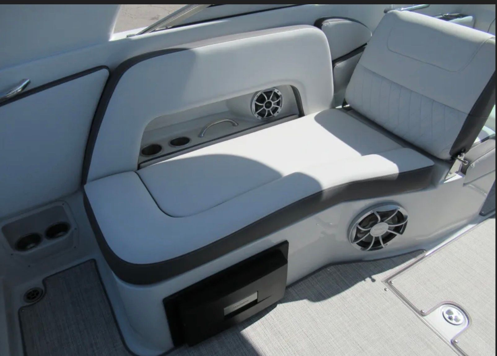2021 Crownline E305 - 3