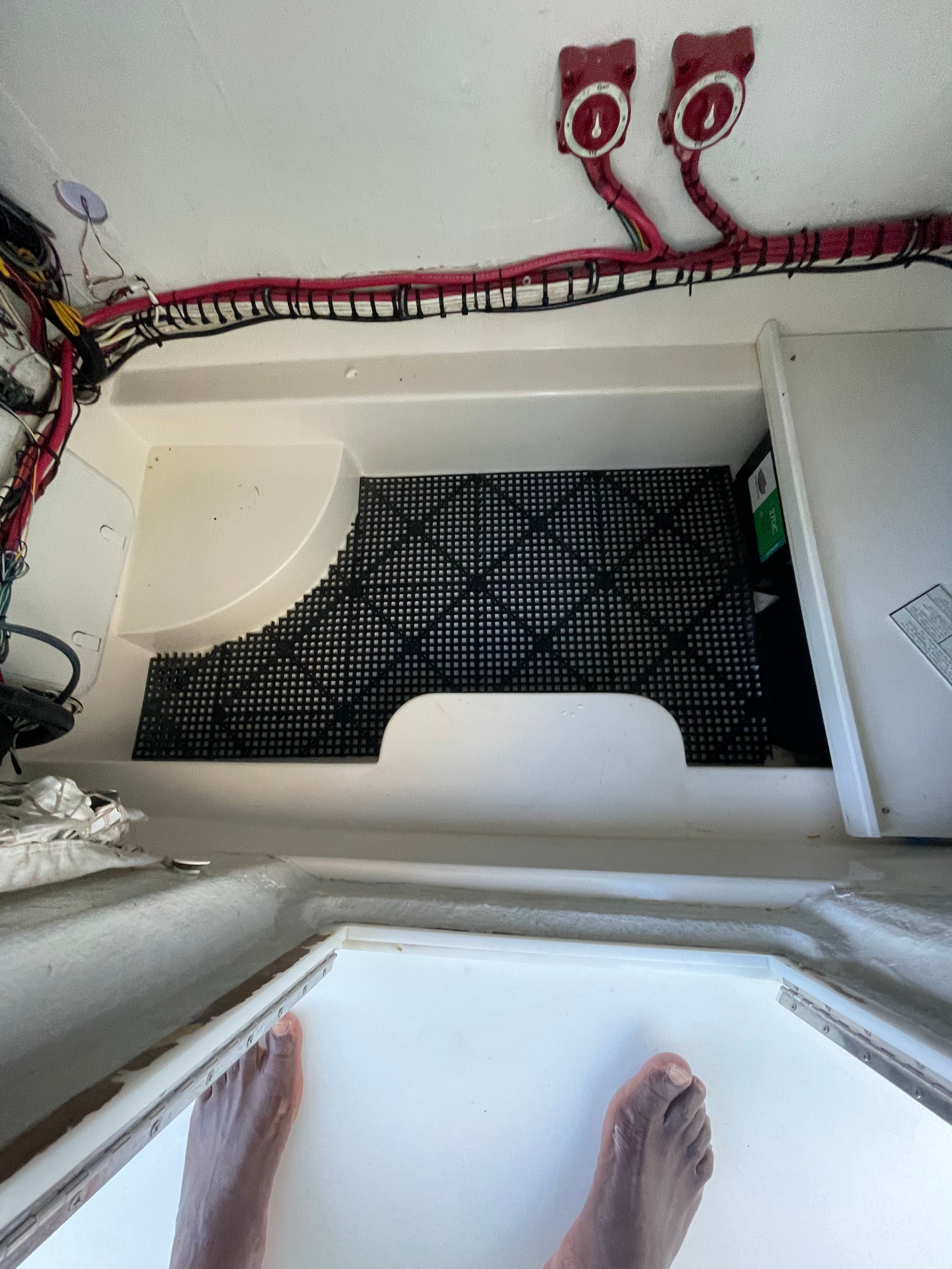 2008 Custom 28 Center Console - 12