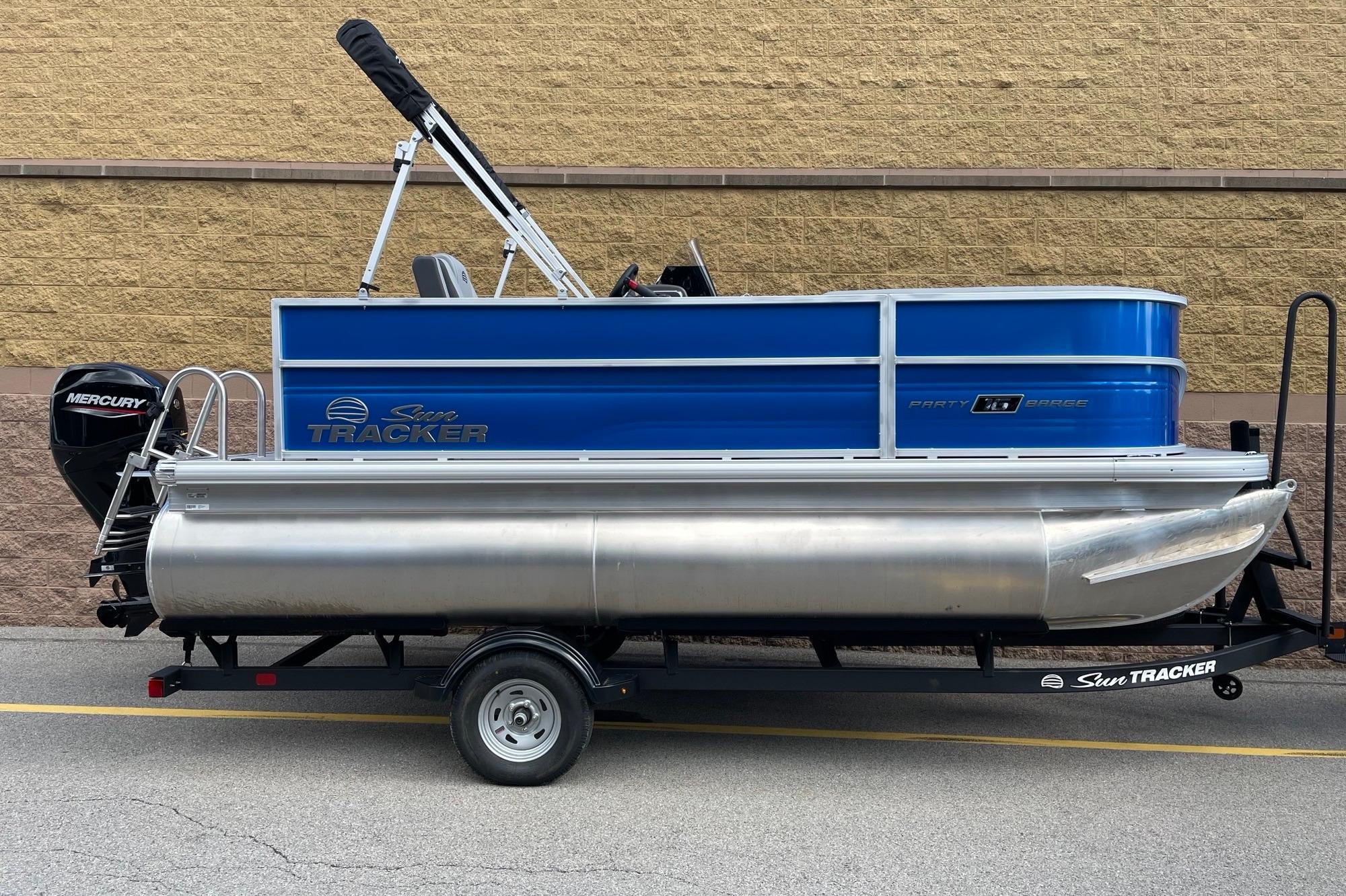 2026 Sun Tracker Party Barge 16 DLX