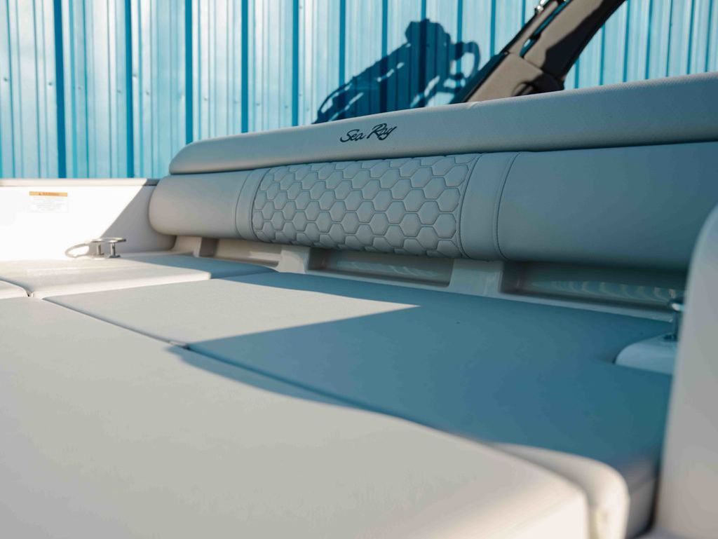 2025 Sea Ray SDX 290 - 20