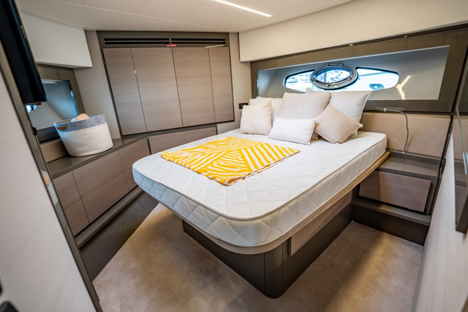 2020 Pershing 62 - Image 5