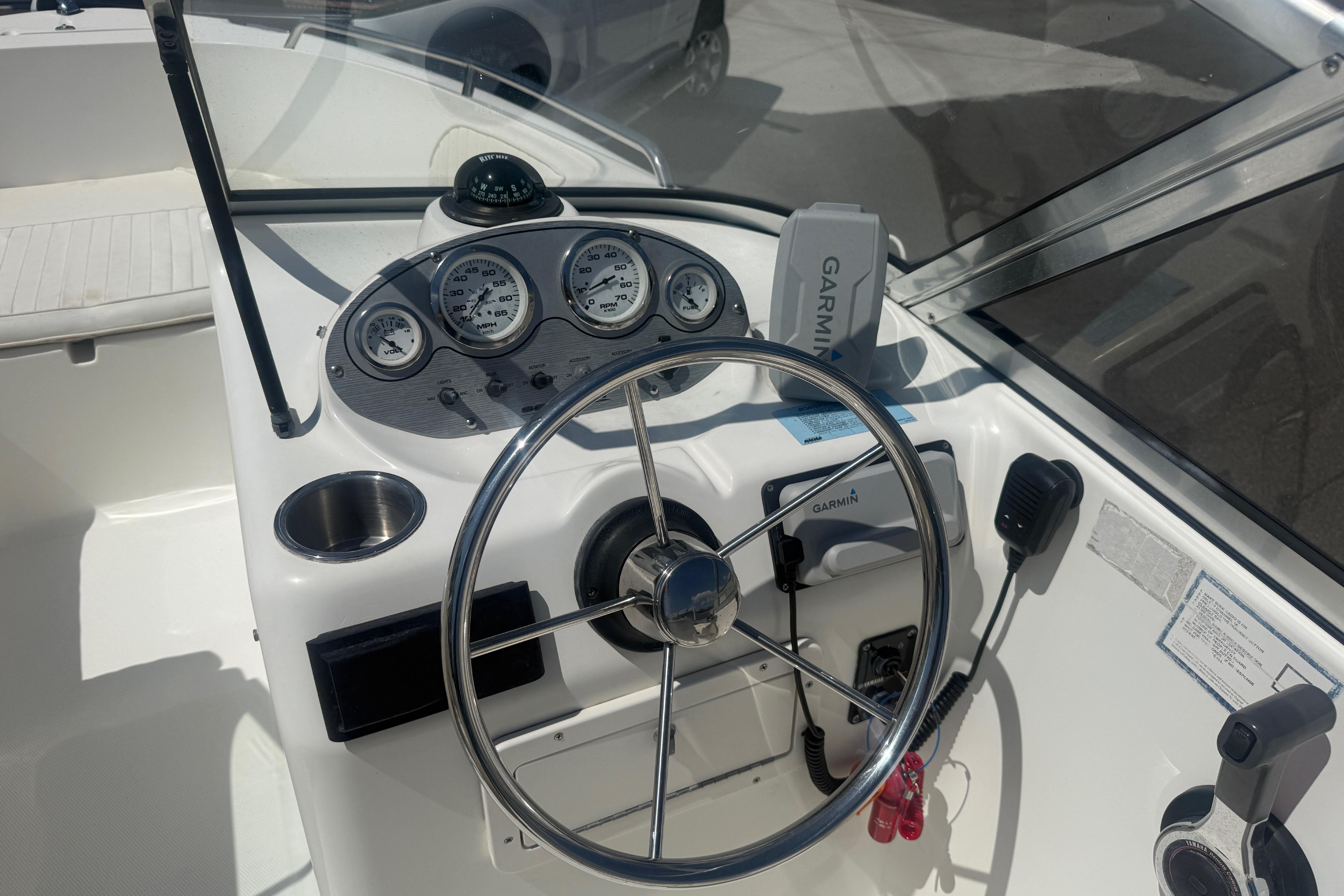 Steering console of 2006 Sea Hunt Escape 200 boat with Garmin navigation system.