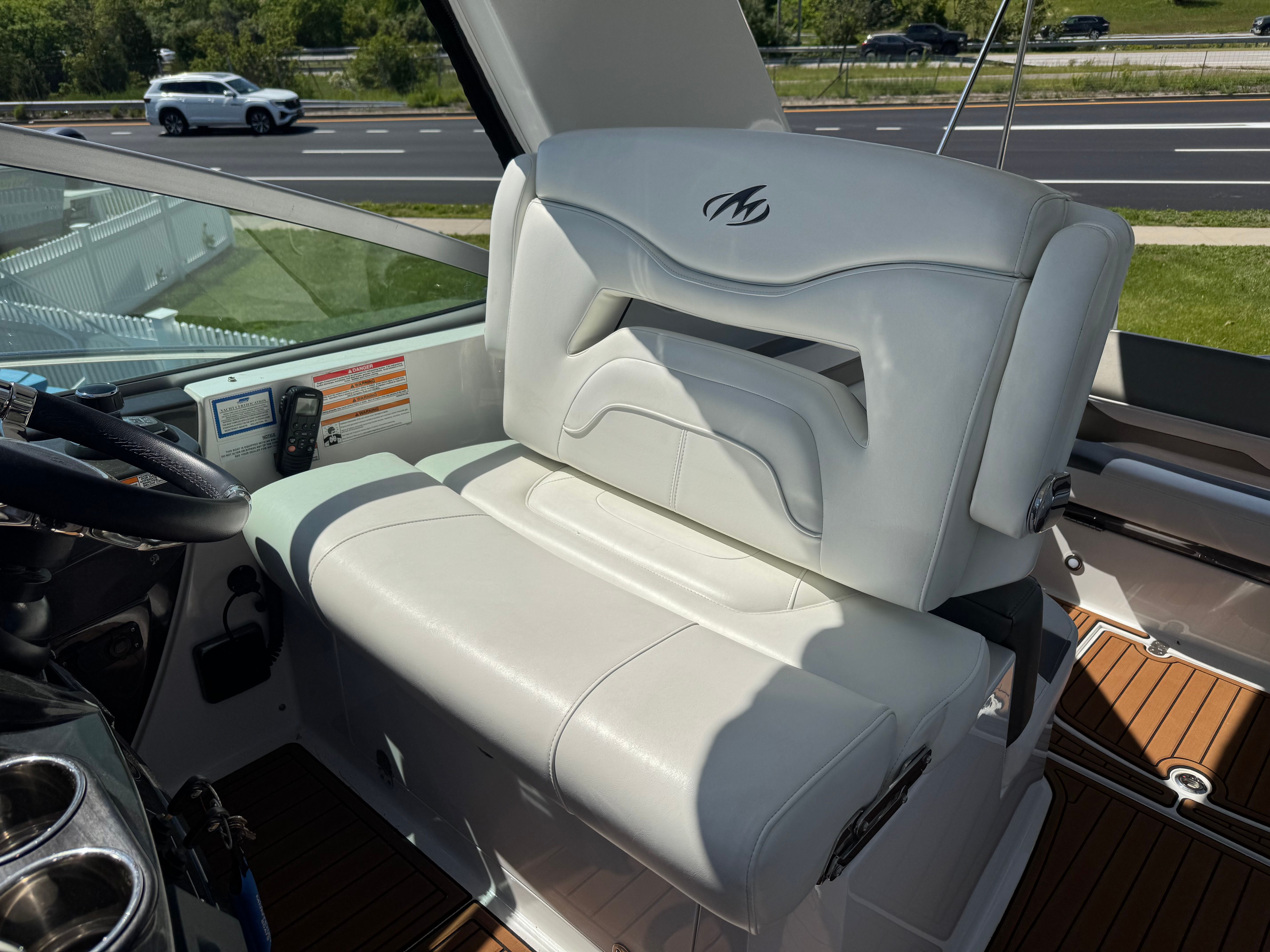 2018 Monterey 335 Sport Yacht - 24