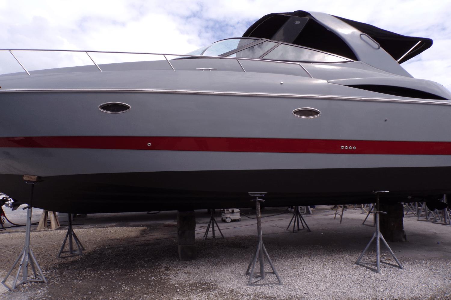 2005 Cruisers Yachts 370 Express