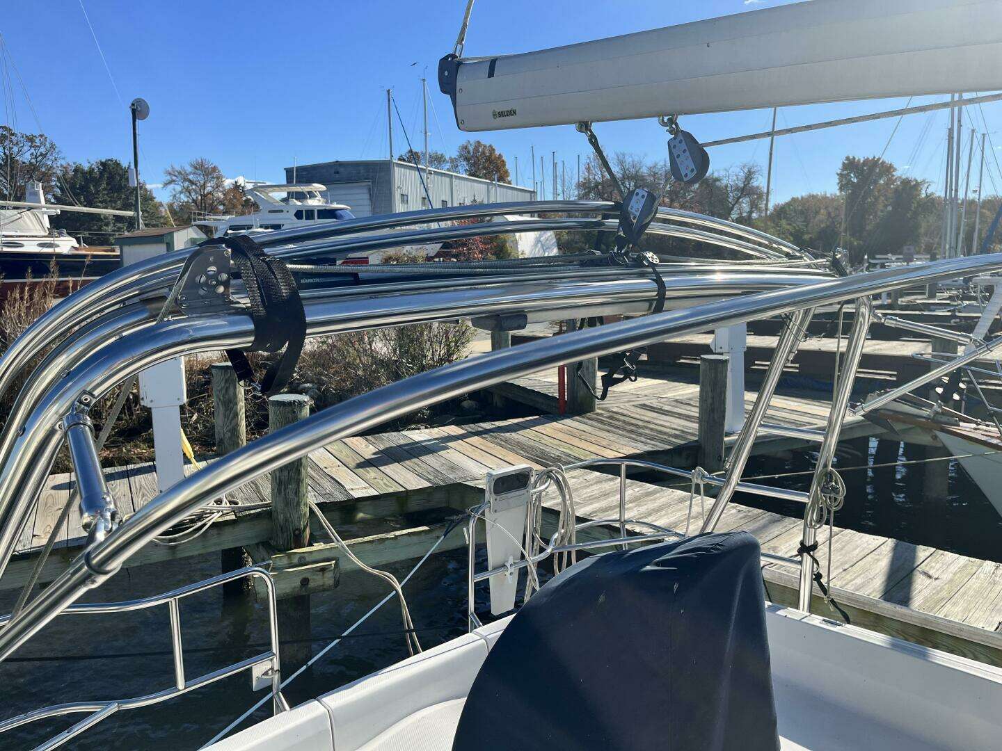 2003 Hunter 356 - Image 25