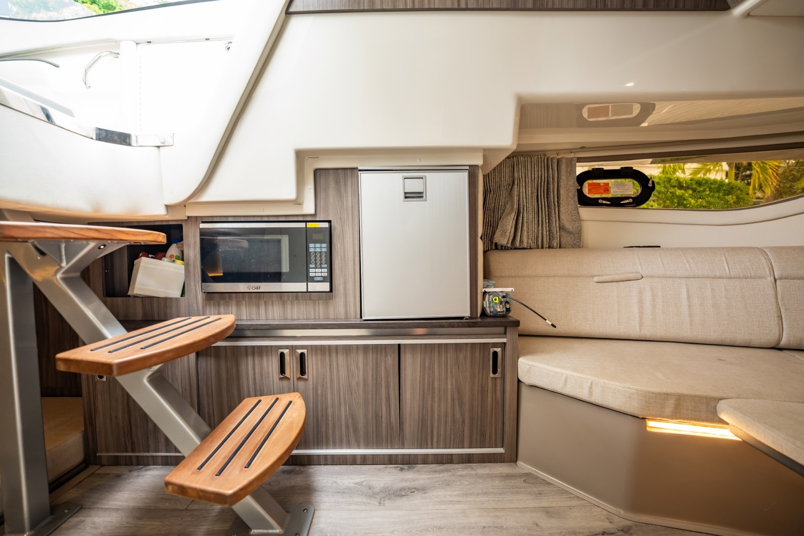 2021 Sea Ray Sundancer 320 Outboard - Image 34