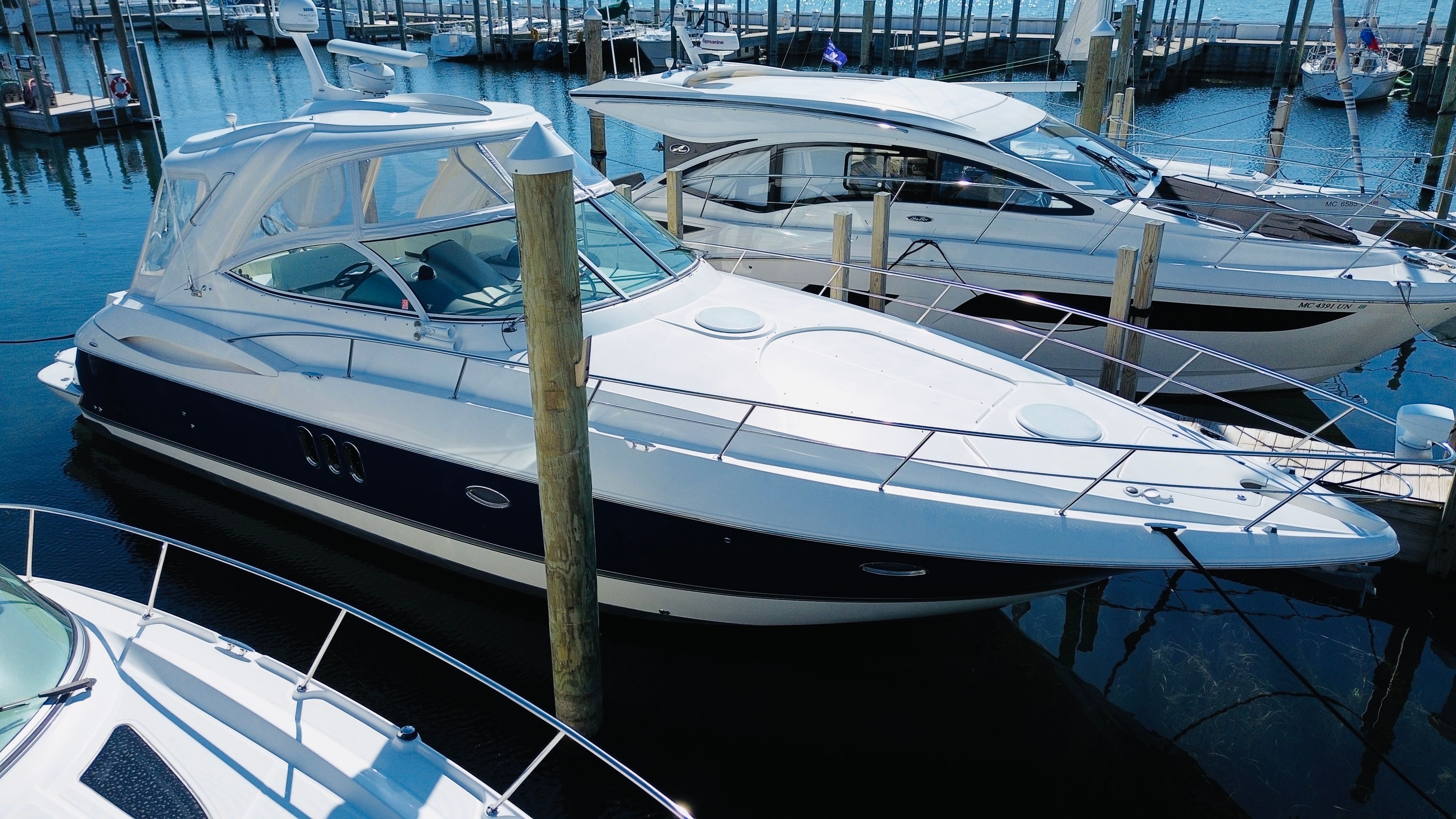 2006 Cruisers Yachts 420 Express