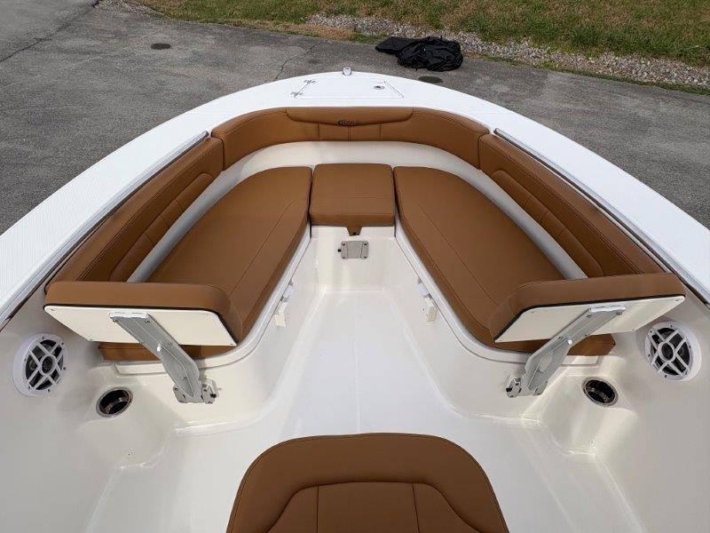 2025 Robalo R202 Explorer - 67