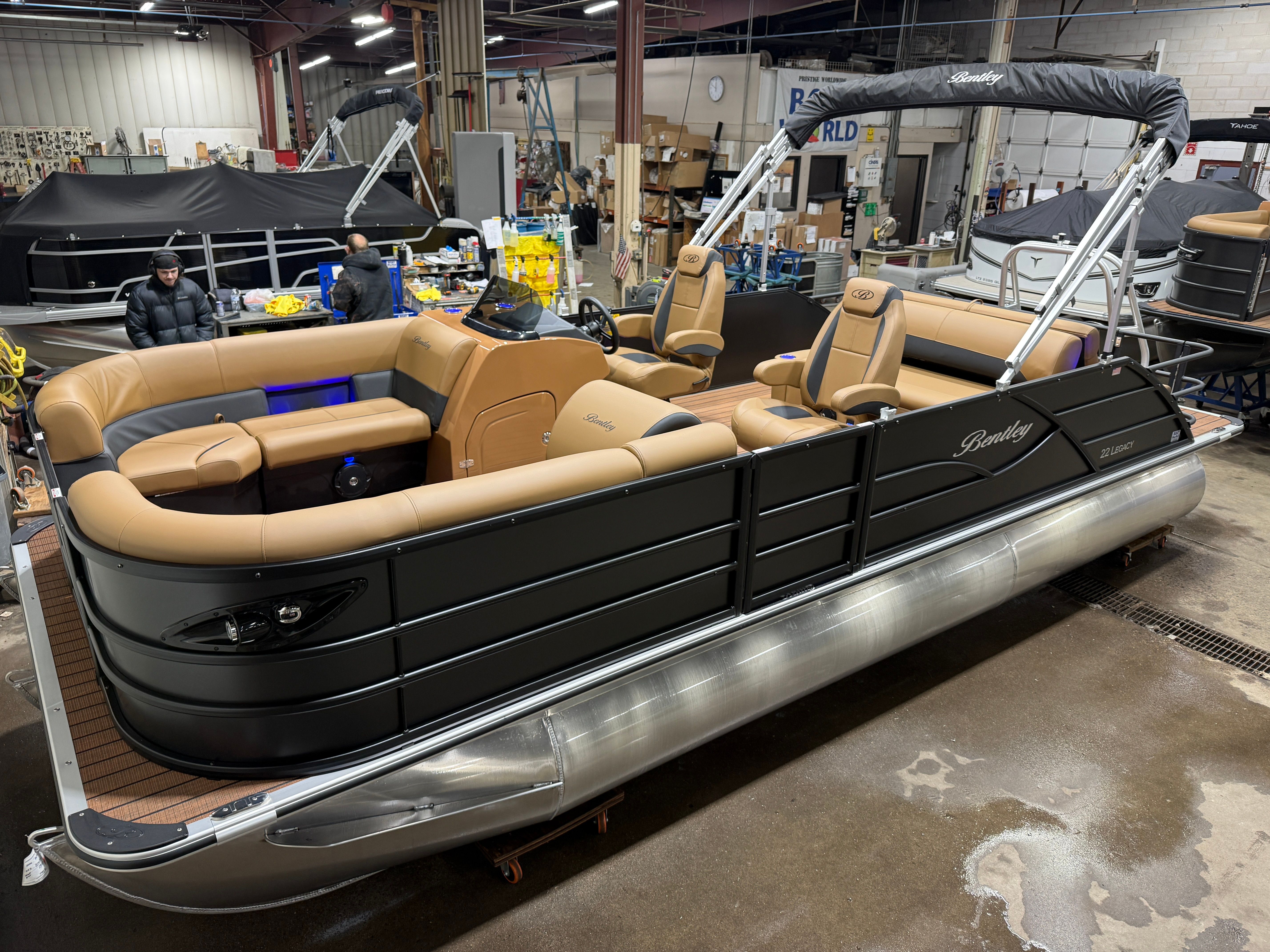 2026 Bentley Pontoons Legacy 300HP Swingback 243 Tritoon
