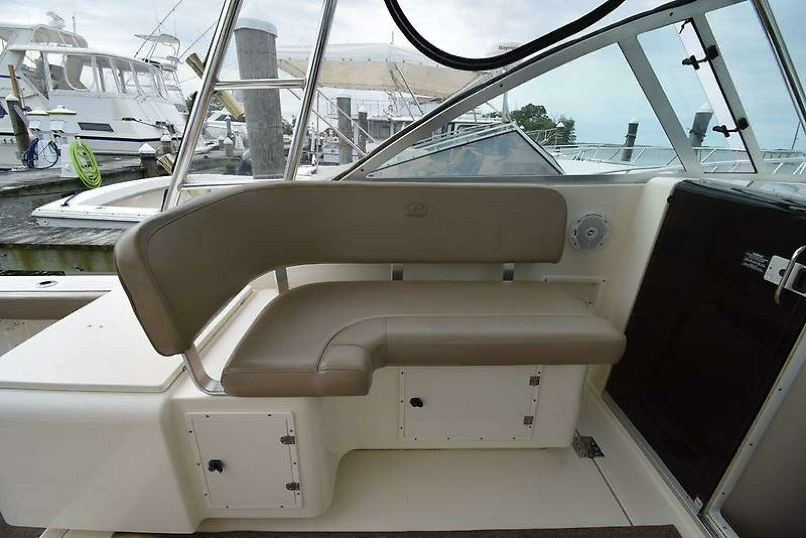 2003 Pursuit 3000 Express - Image 30