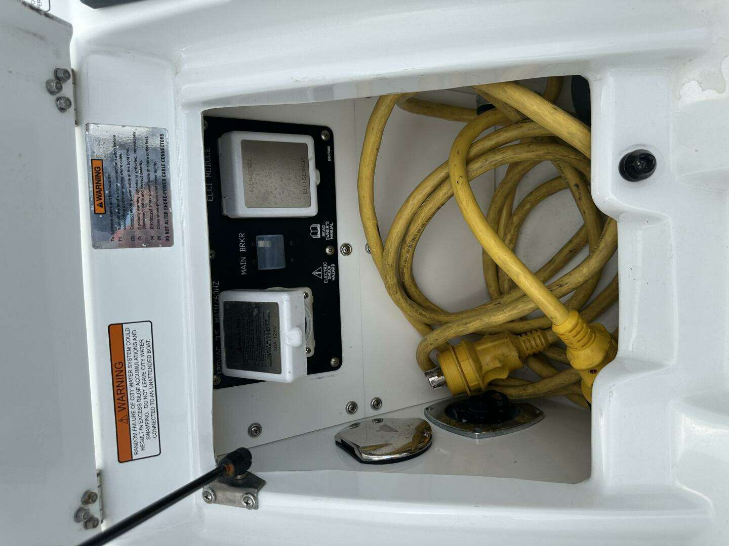 2019 Cruisers Yachts 338 Outboard - Image 53