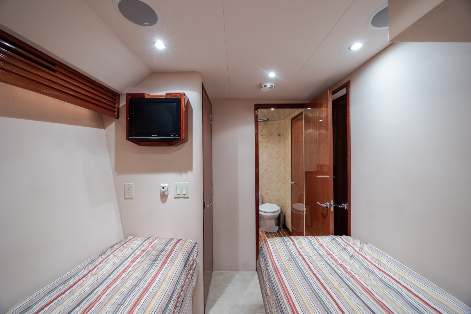 2008 Hatteras Motor Yacht - Image 62