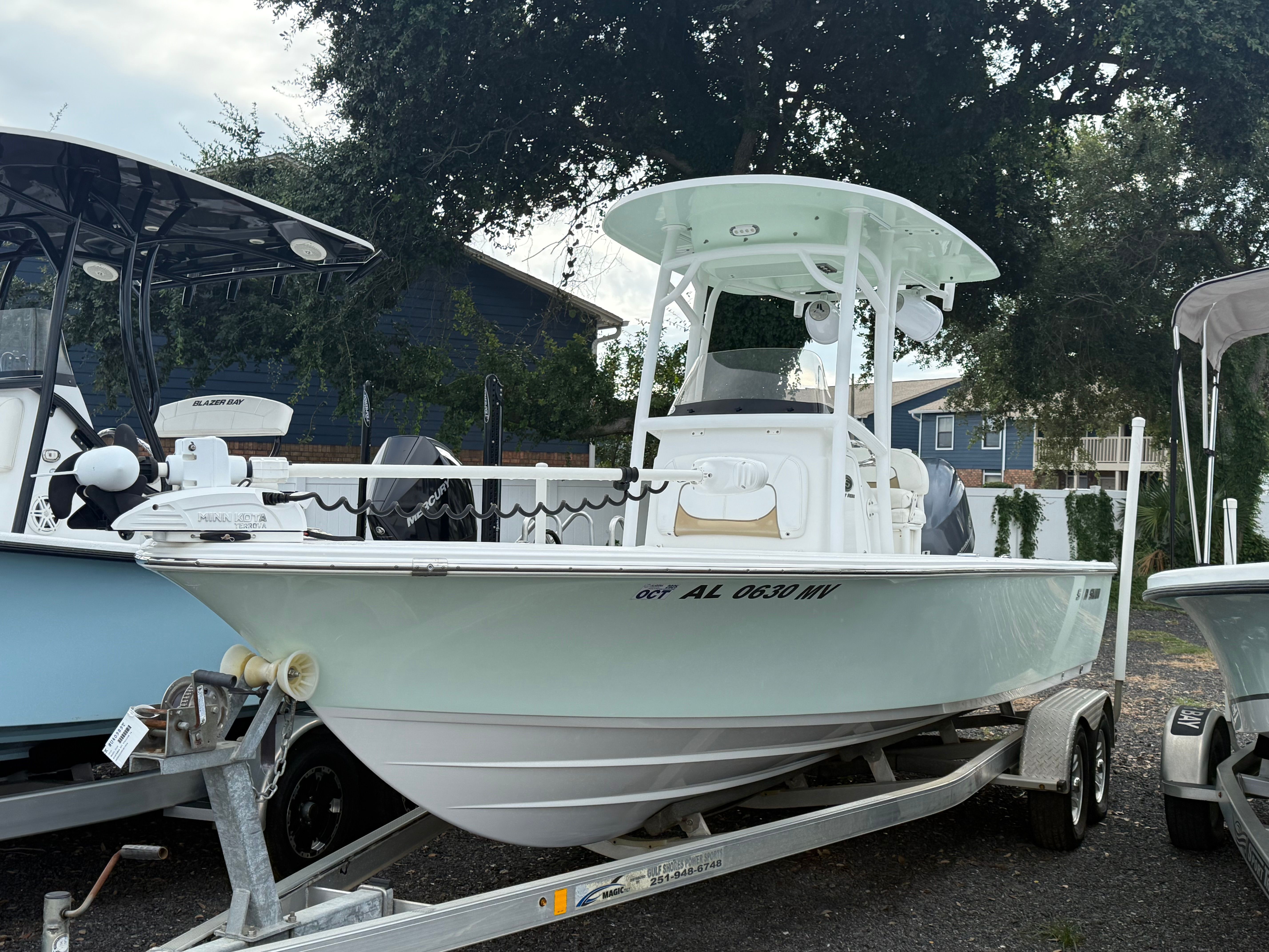 2016 Sportsman Masters 227 Bay Boat