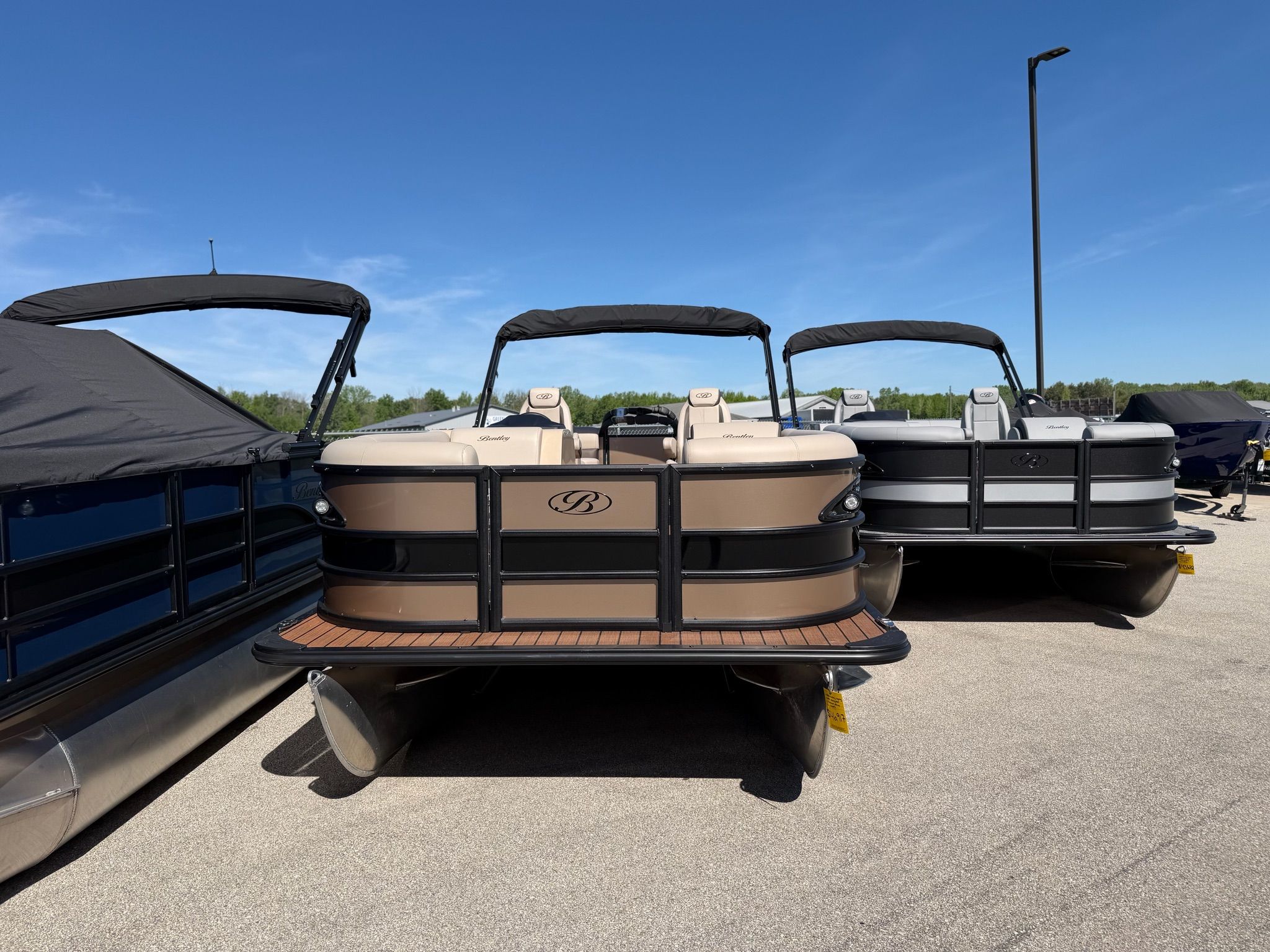 2026 Bentley Pontoons Legacy 240 Navigator - 2