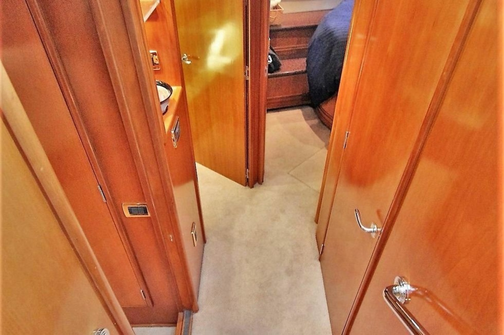 2001 Carver 570 Voyager Pilothouse - Image 36