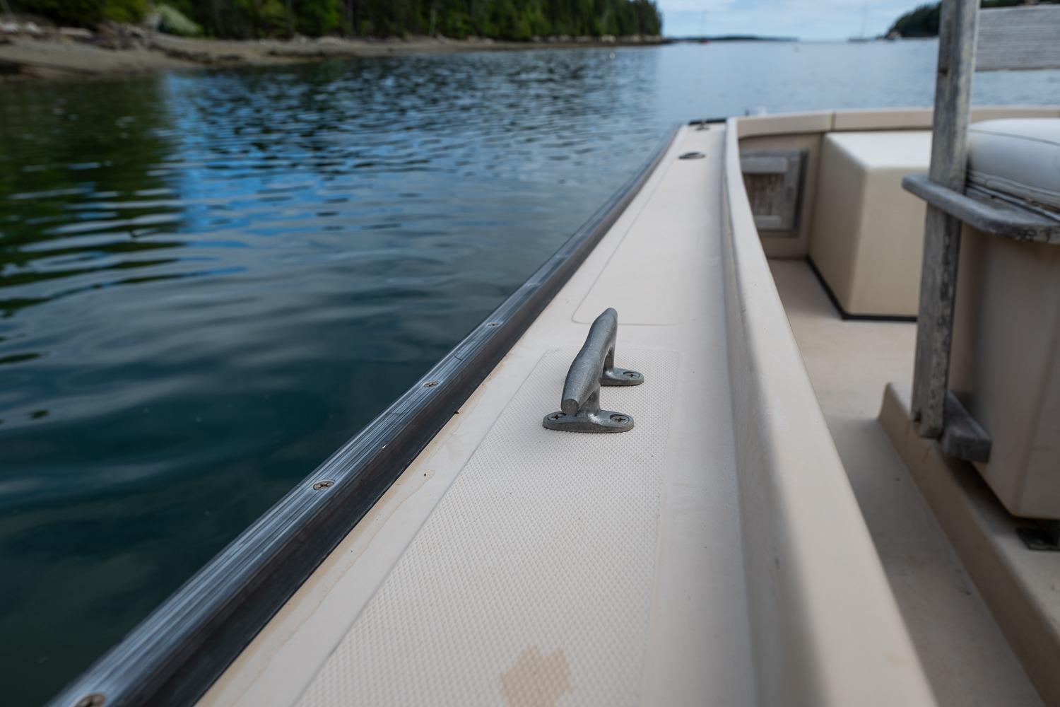 1989 Ellis 24 Open boat on calm water, featuring a cleat on the deck.