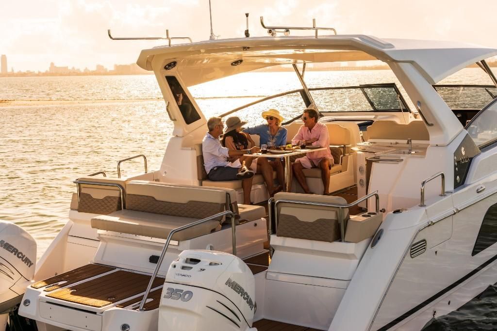 2023-Aquila-36-Sport-MarineMax