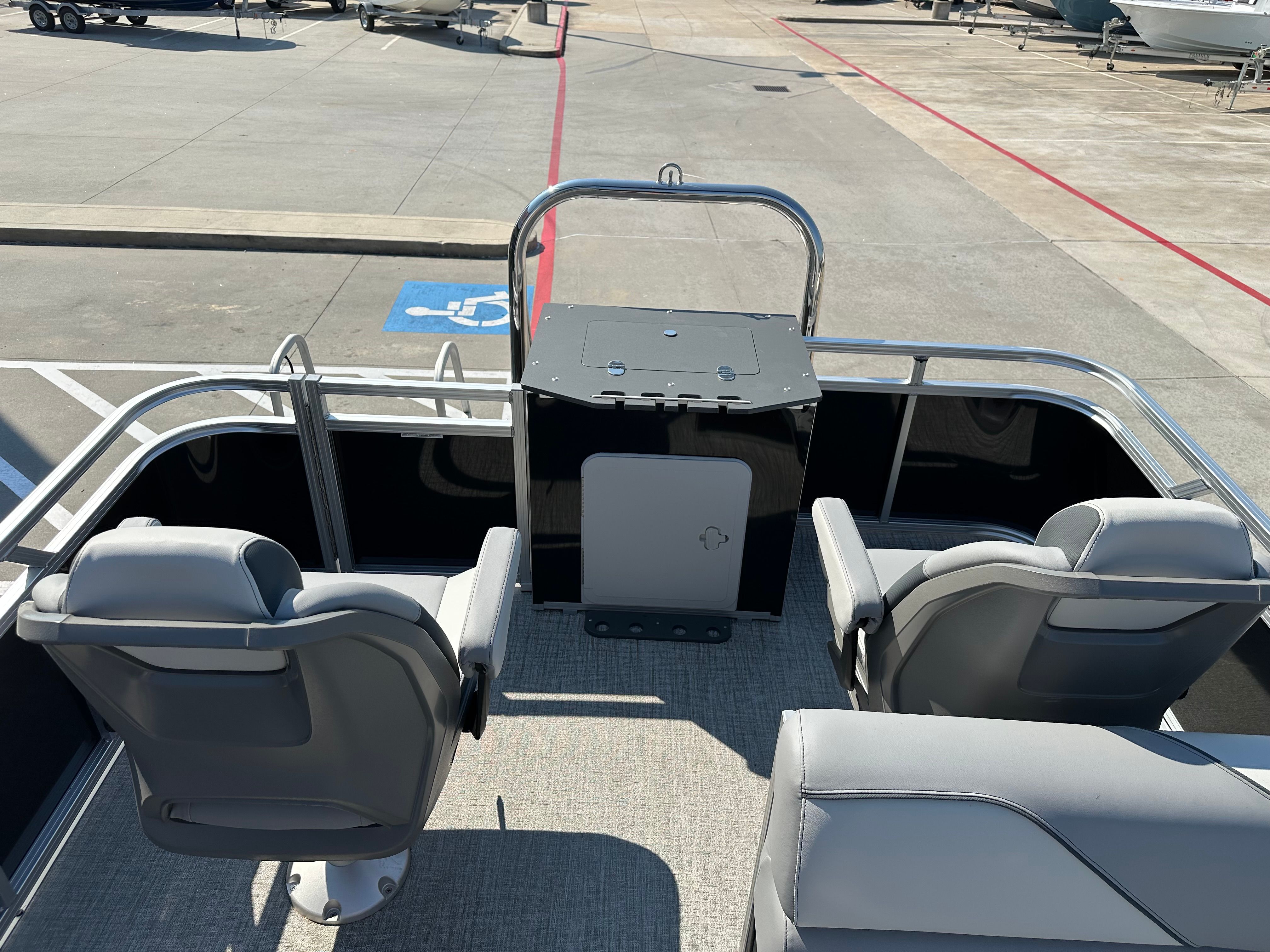 2025 Avalon Venture Rear Fish - 21' - 30